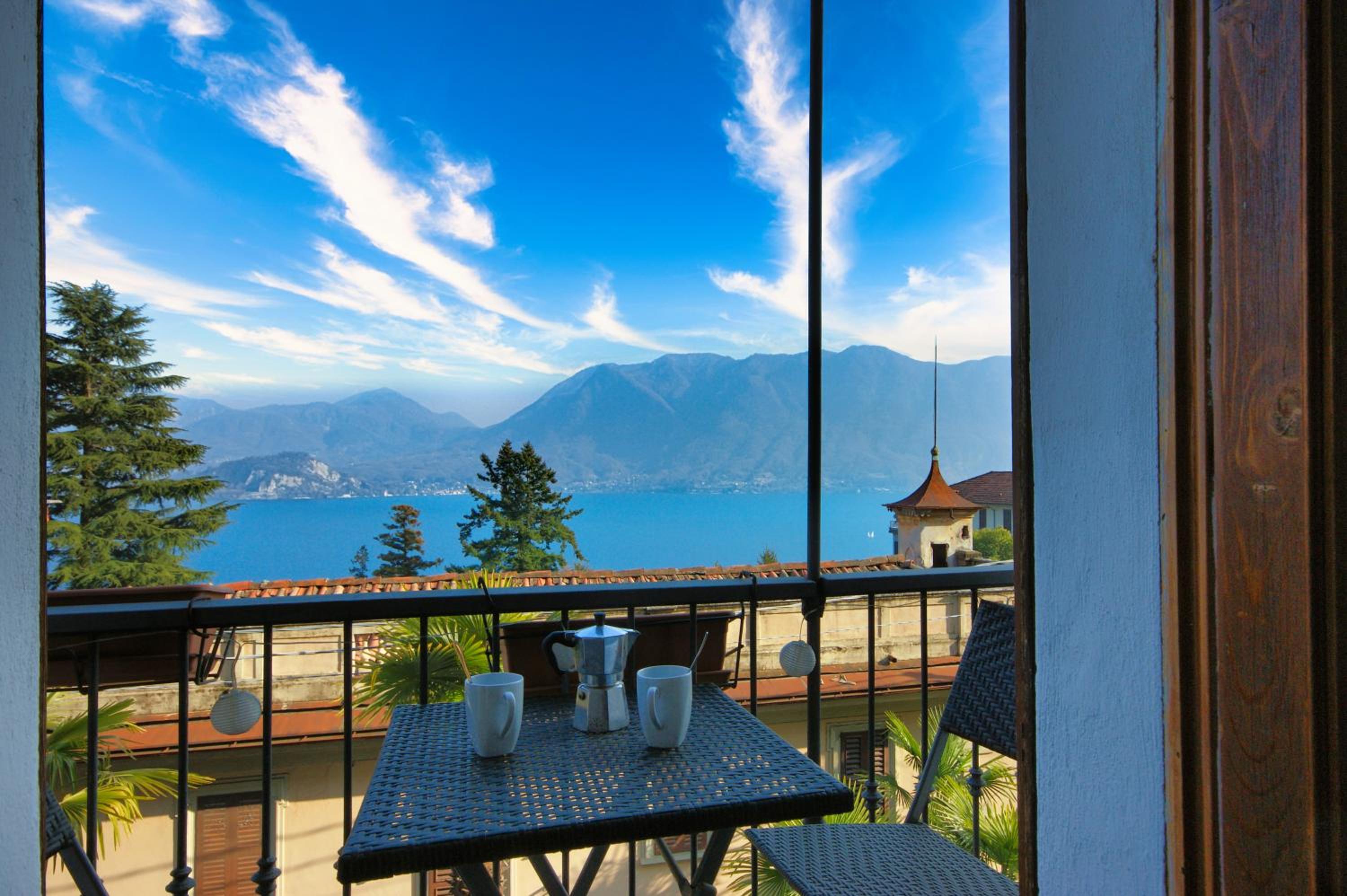 One-Bedroom Apartment with Balcony photo 2