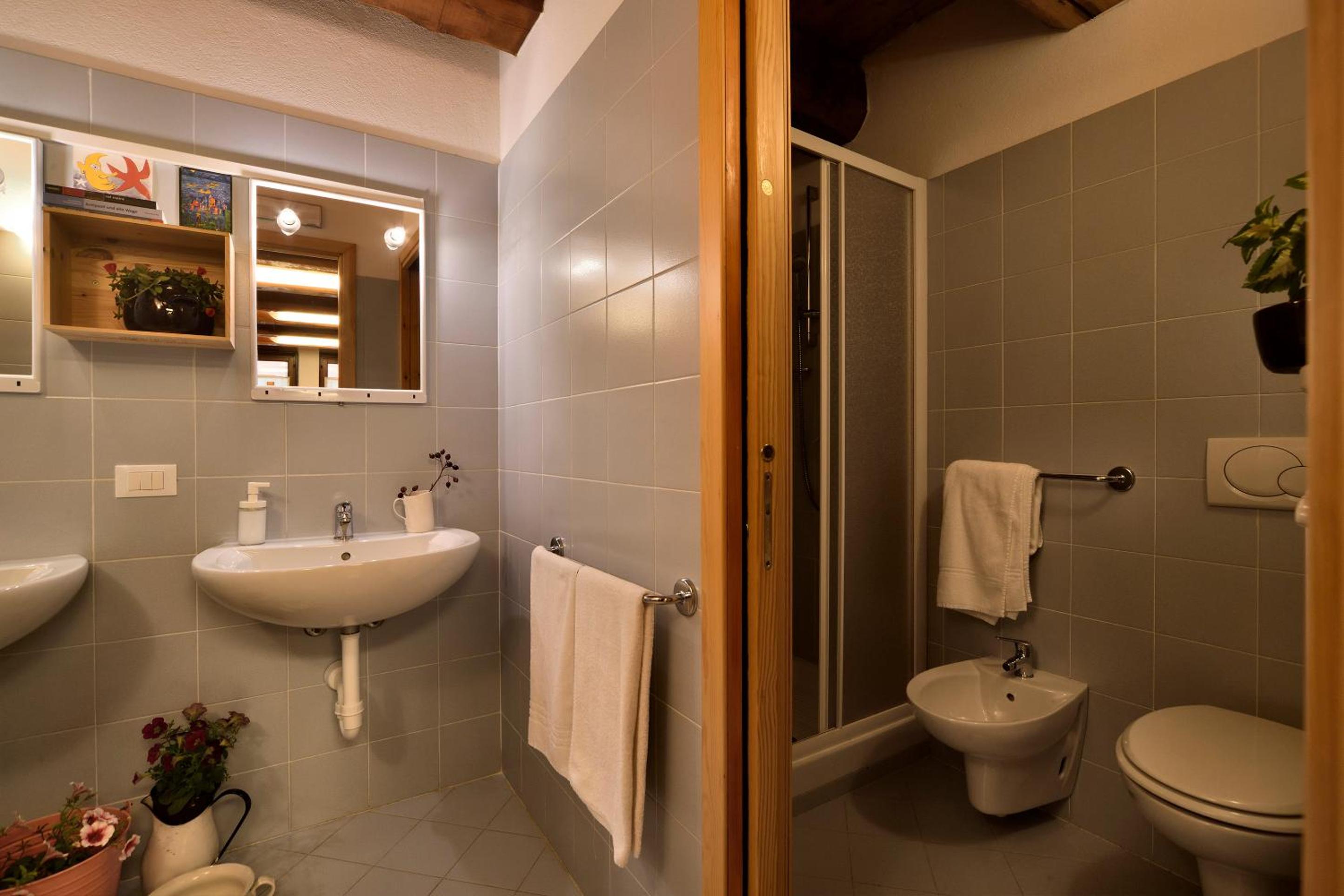 Family Room with Private Bathroom photo 2