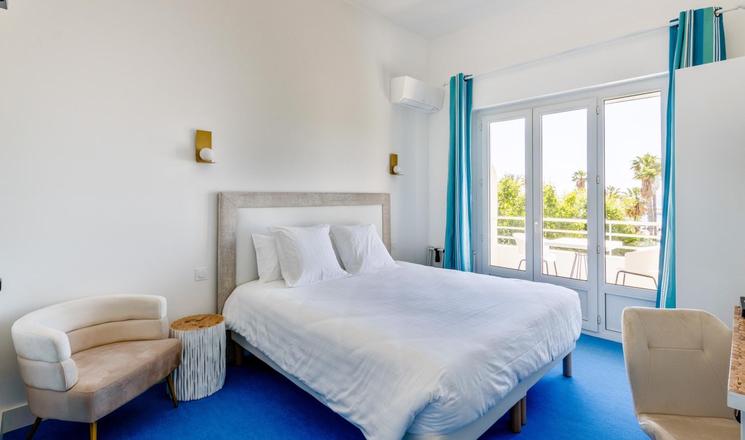 Double Room with Sea View (first floor) - Photo 5