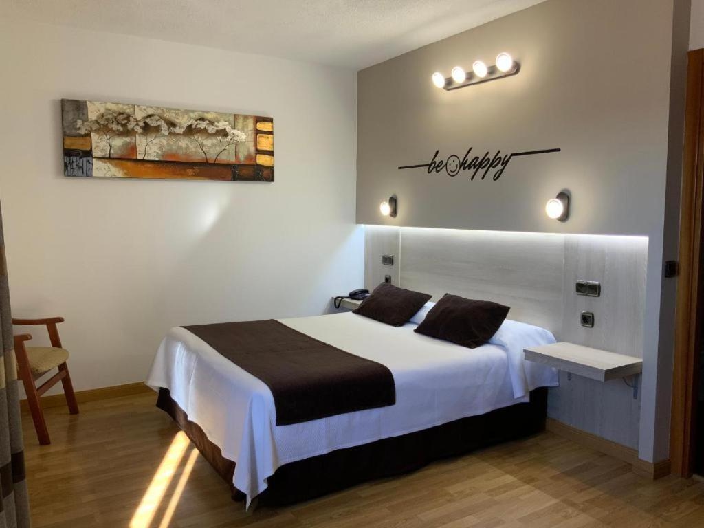 Superior Double or Twin Room (2 Adults + 1 Child) - Photo 14