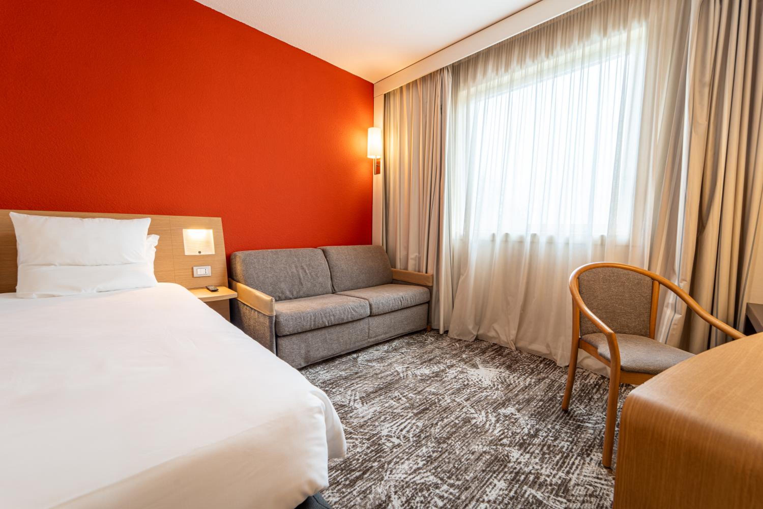 Superior Double Room thumbnail 6