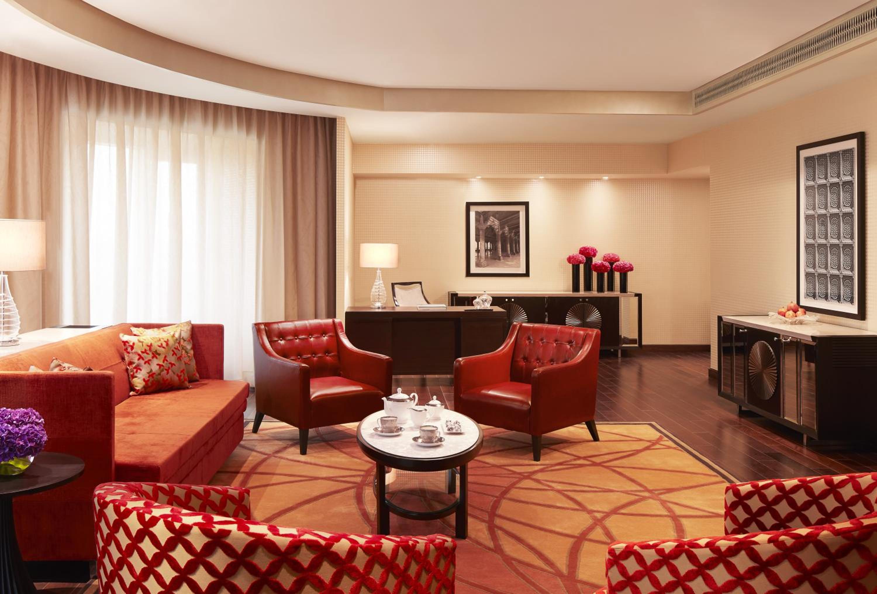 Luxury Suite with Breakfast, Two Way Airport Transfers, Evening Cocktail Hours & High-Tea Luxury Suite with Breakfast, Two Way Airport Transfers, Evening Cocktail Hours & High-Tea
