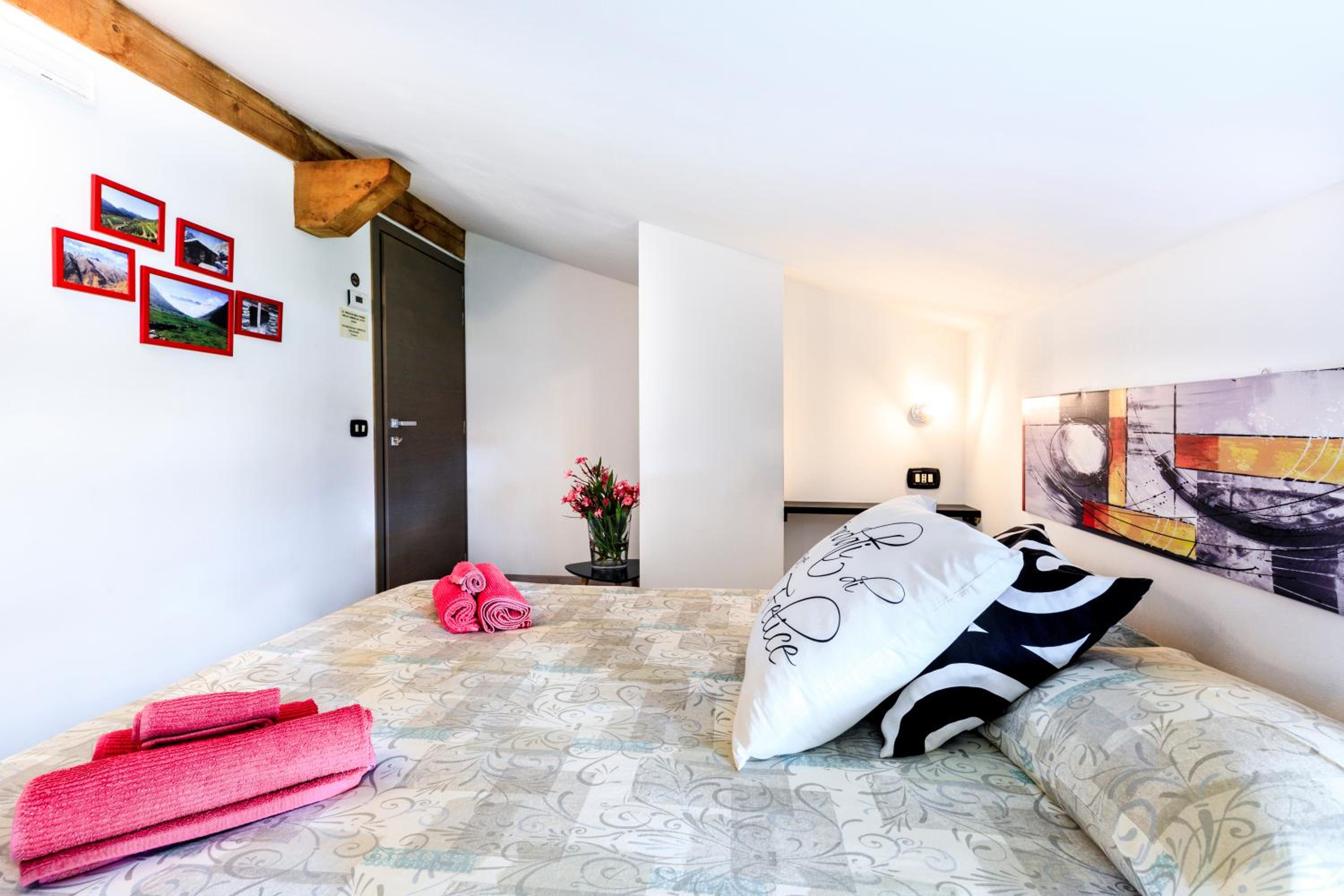 Small Double Room - Photo 1