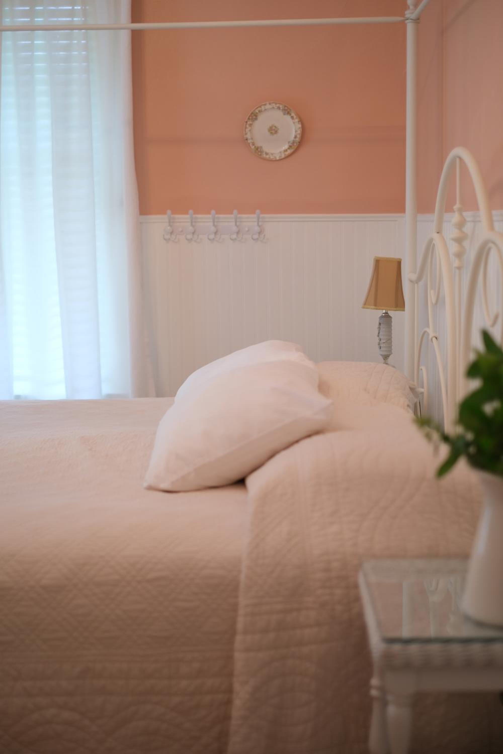Standard King Room - Photo 3