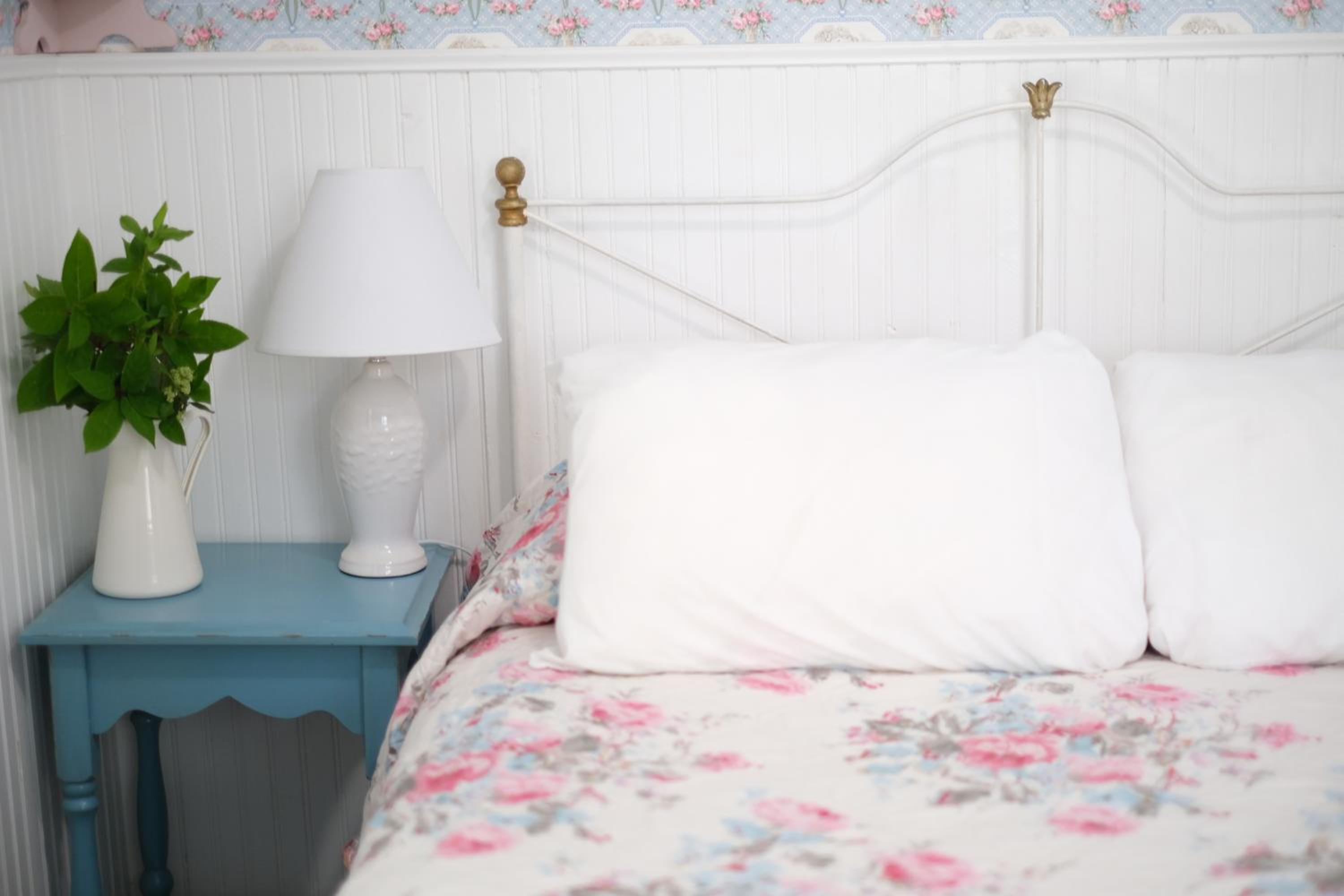 Standard Queen Room - Photo 7