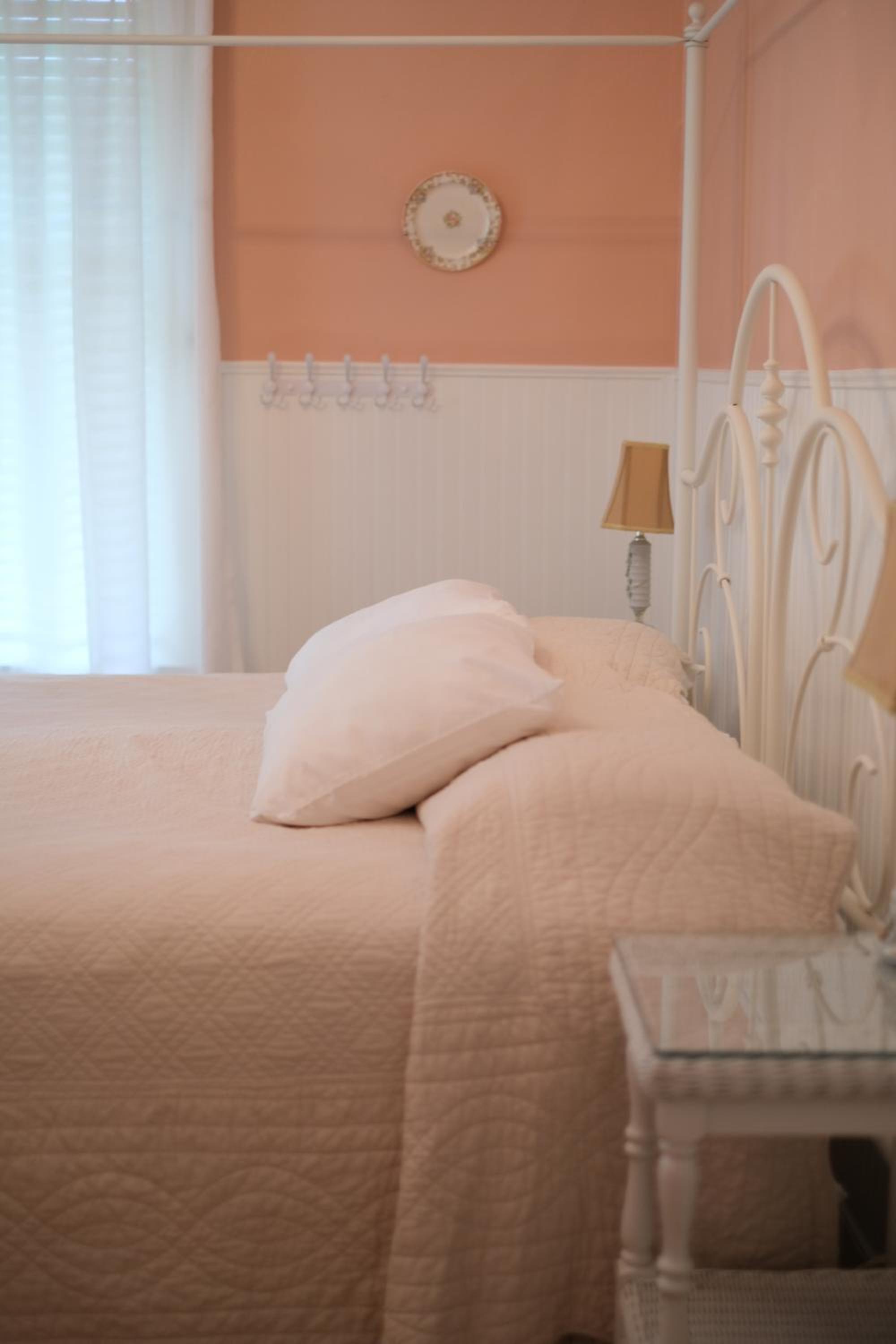 Standard Queen Room - Photo 9