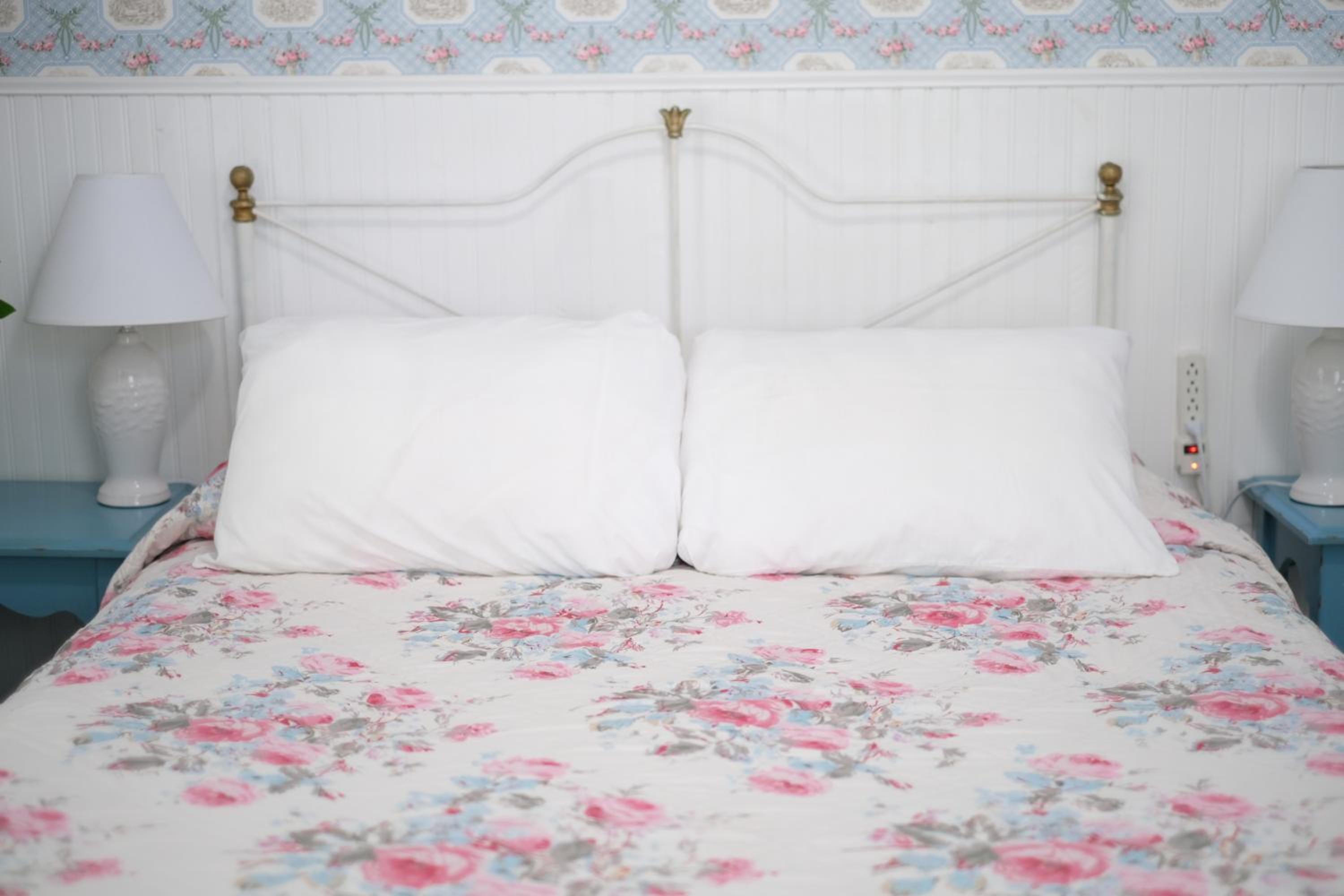 Standard Queen Room - Photo 10