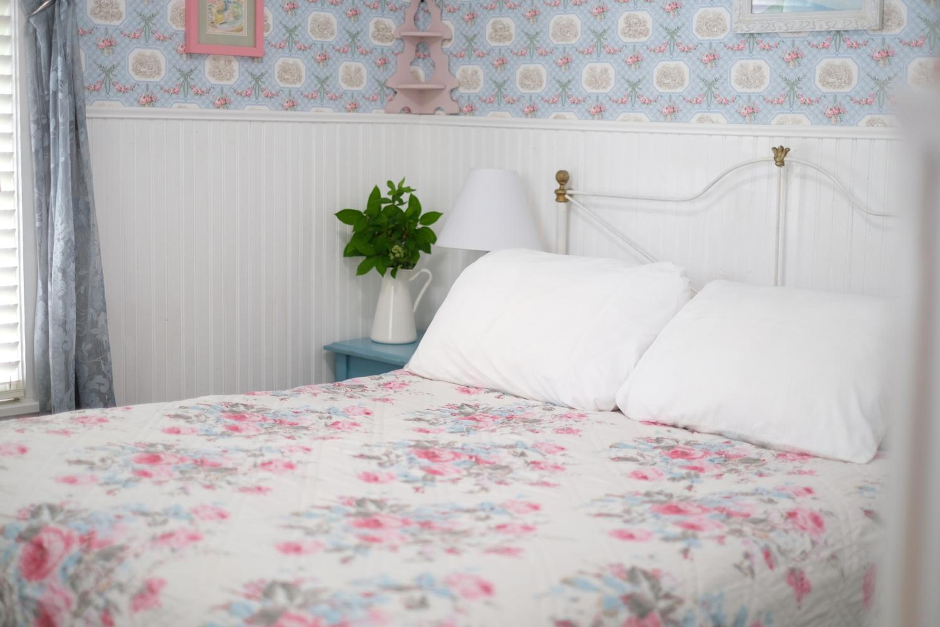 Standard Queen Room - Photo 11