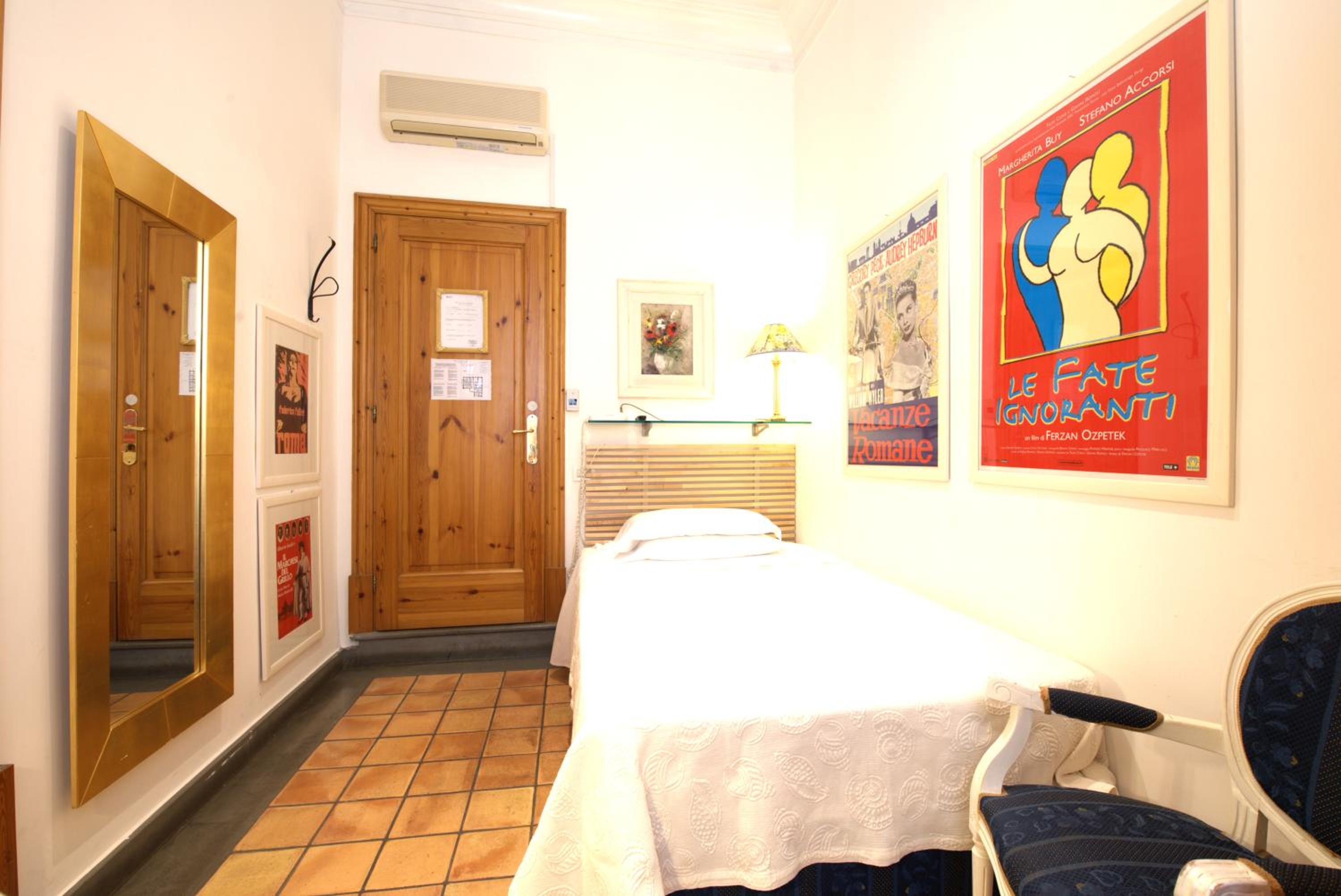 Classic Single Room photo 3