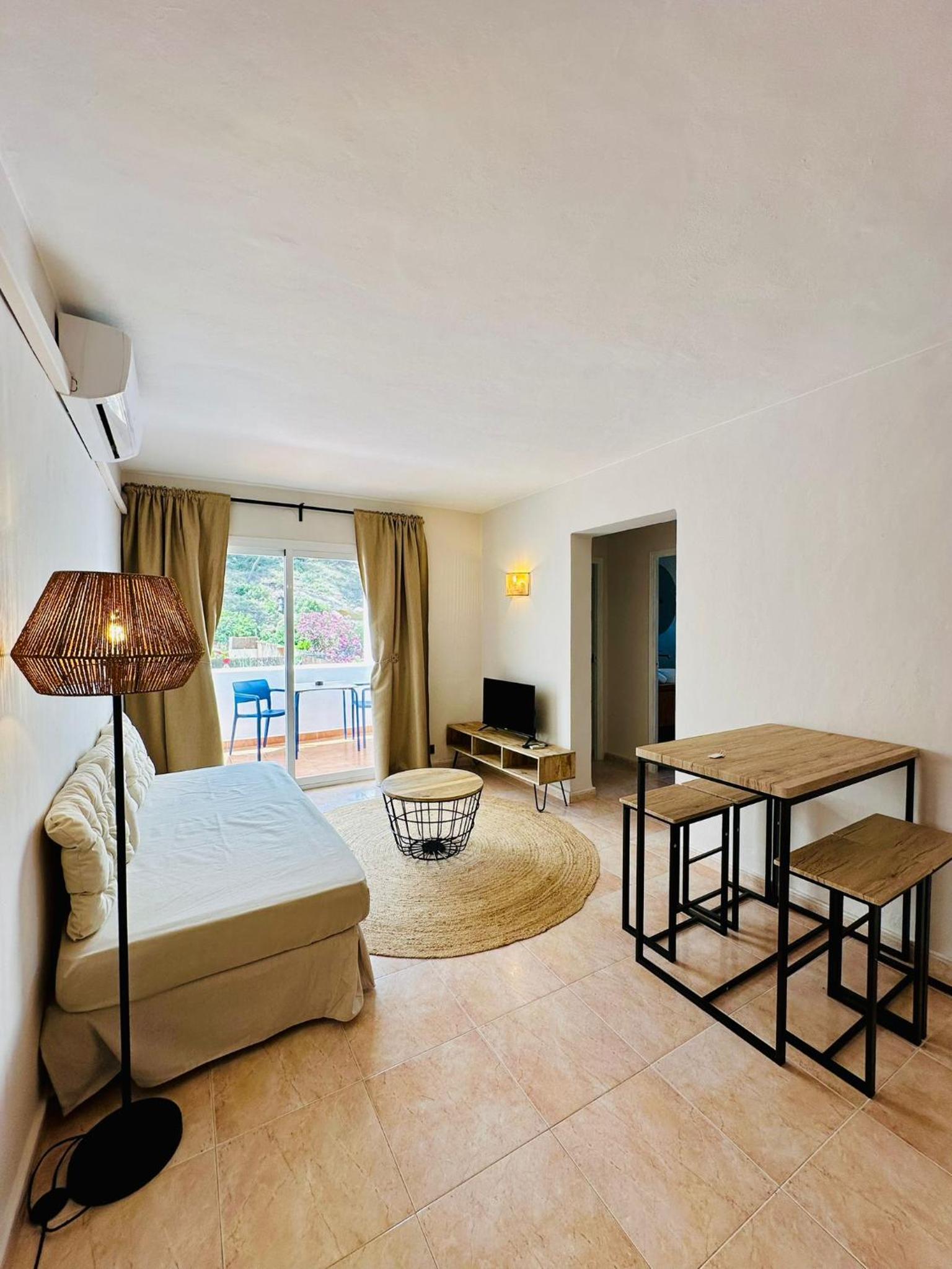 Apartamento de Dos Habitaciones con Terraza