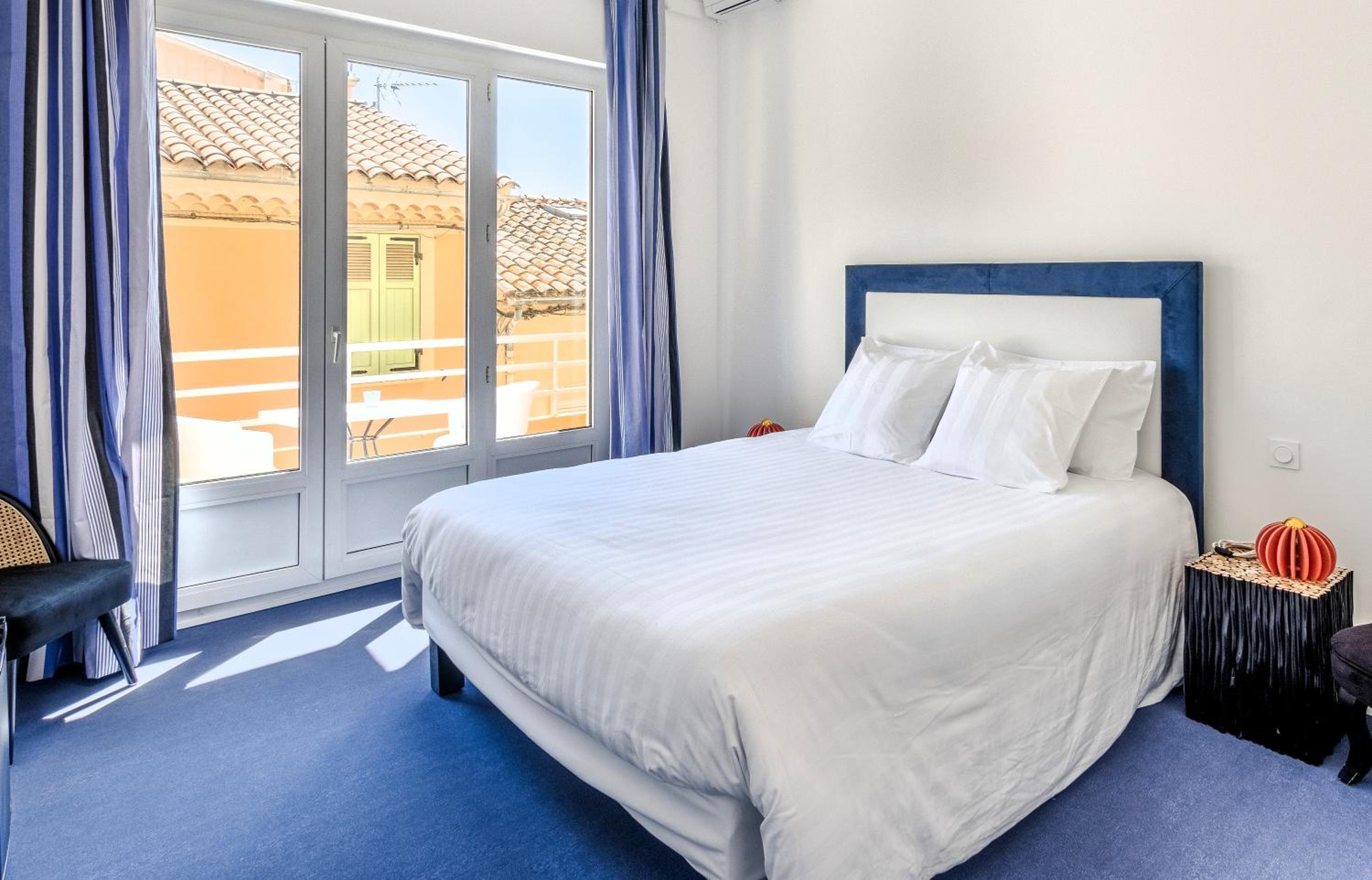 Double Room with Partial Sea View