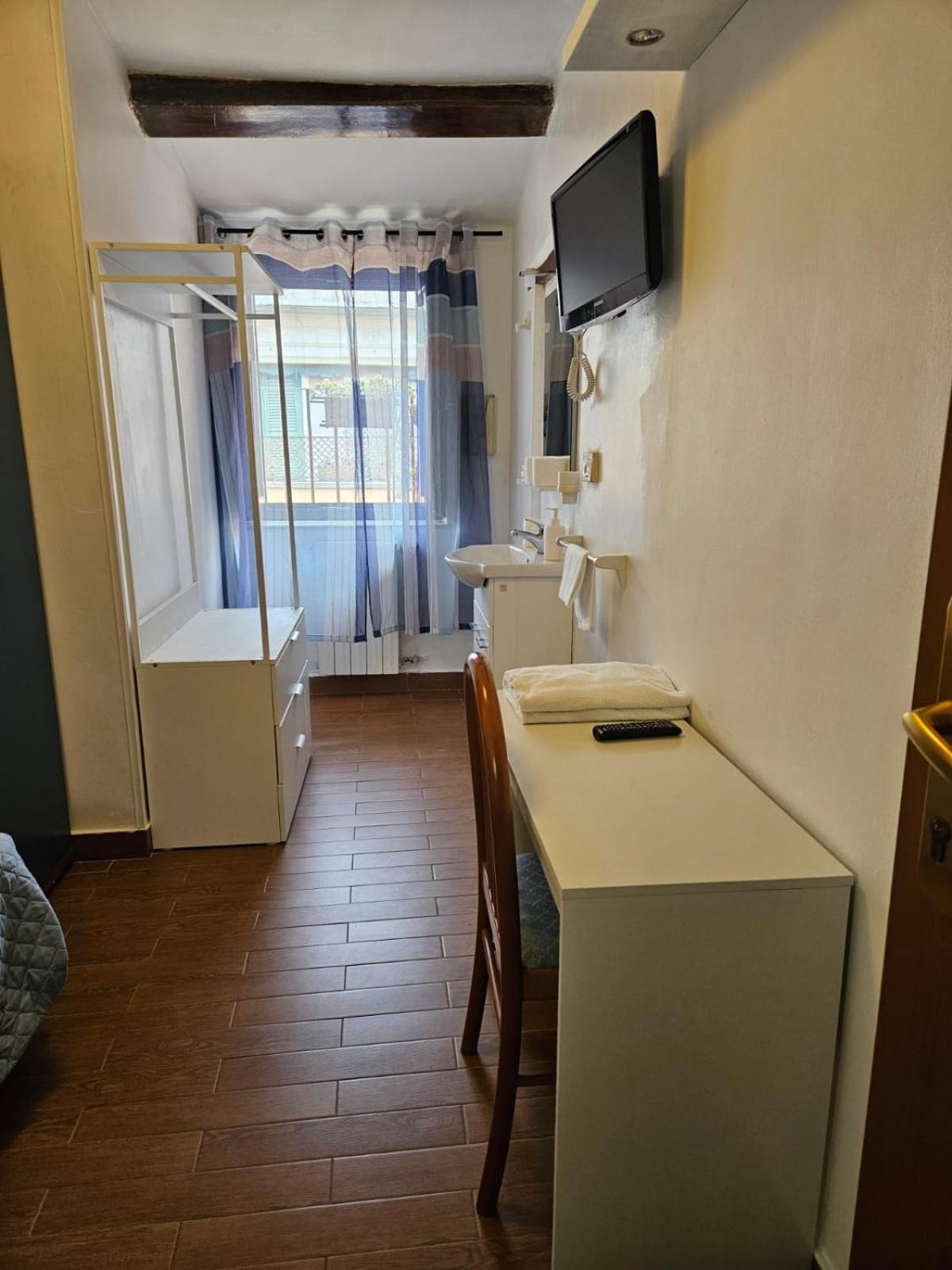 Standard Single Room photo 2