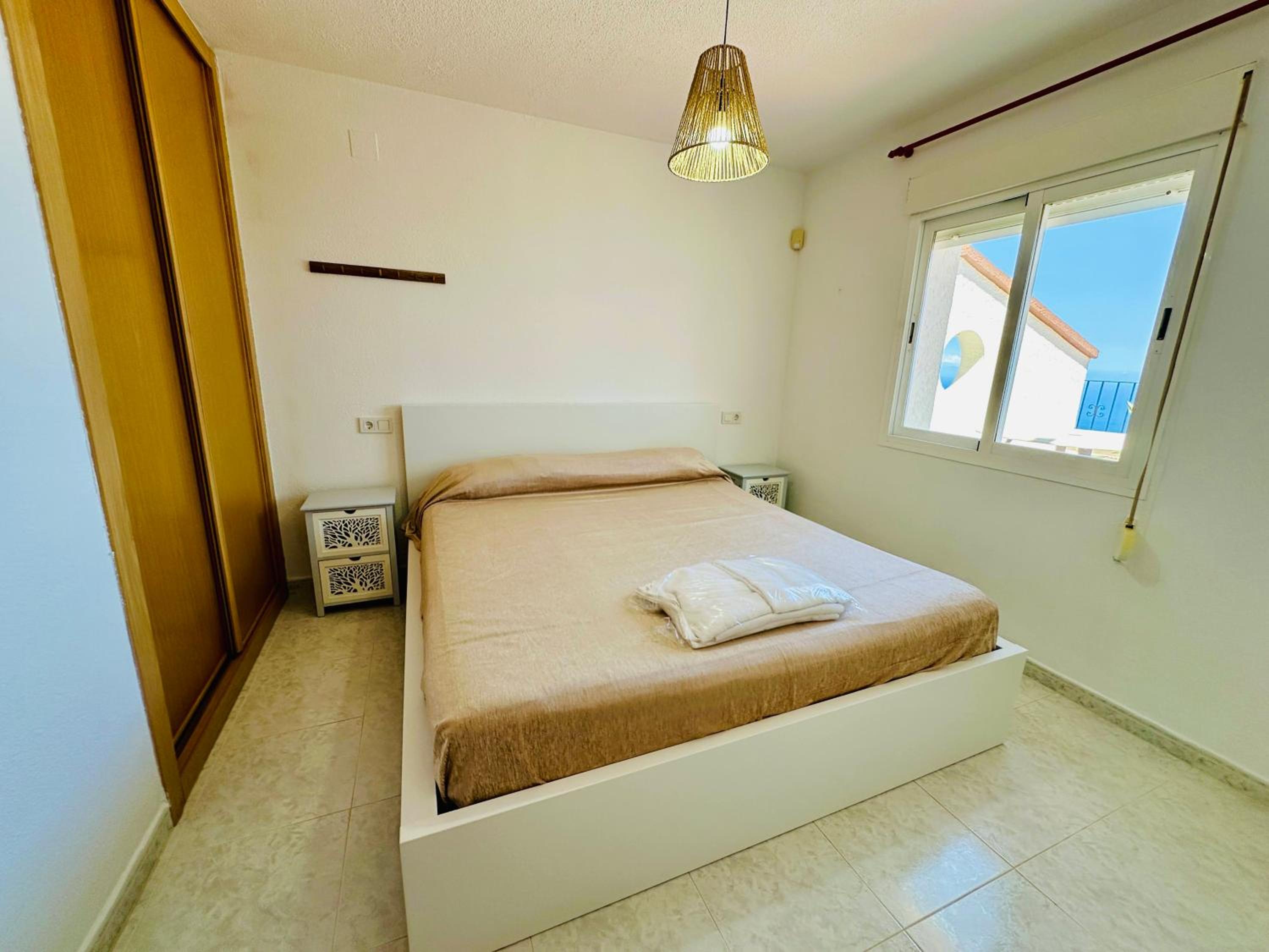 Apartamento de dos habitaciones con terraza y vista al mar