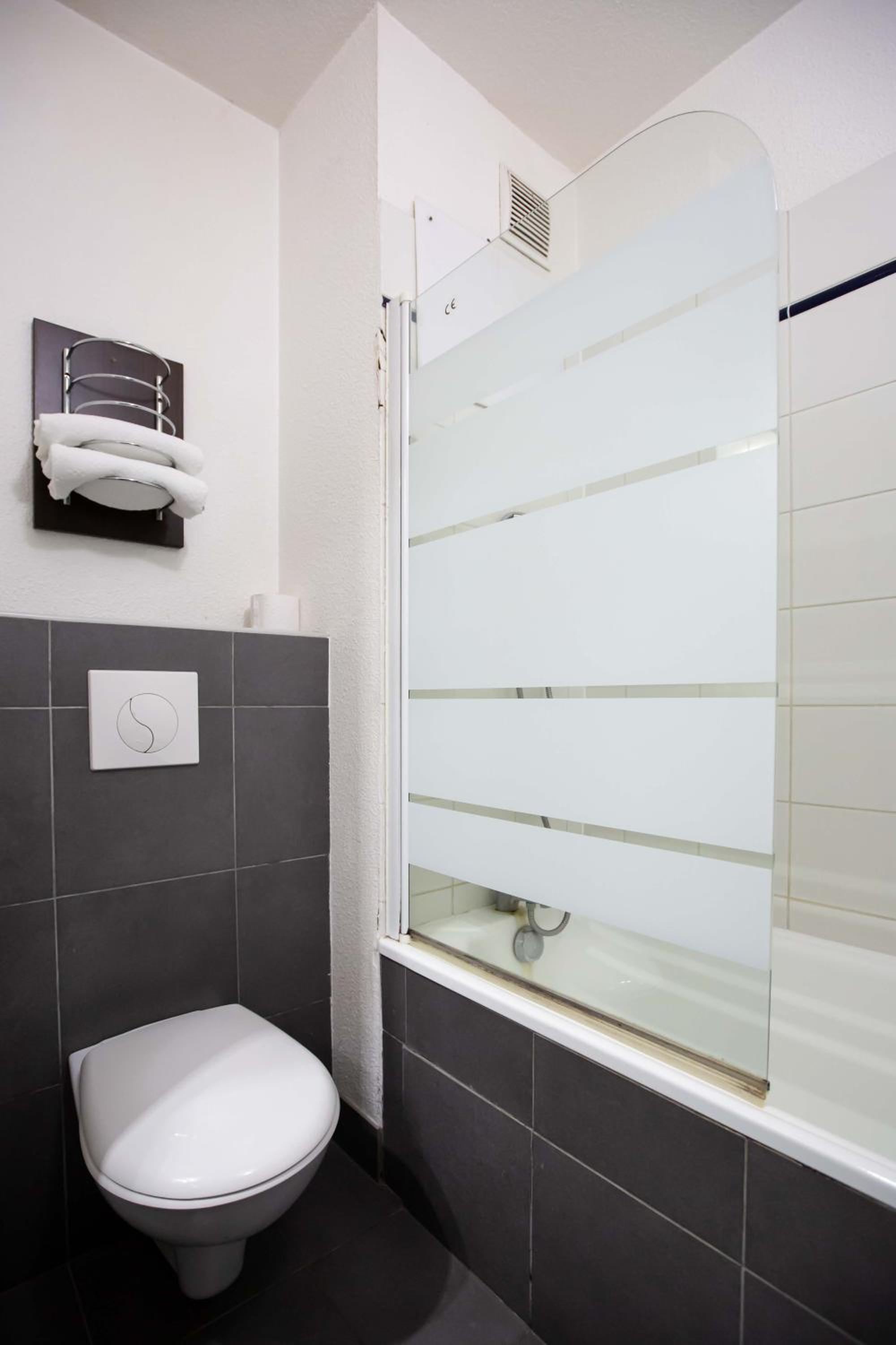 Superior Double or Twin Room - Photo 8