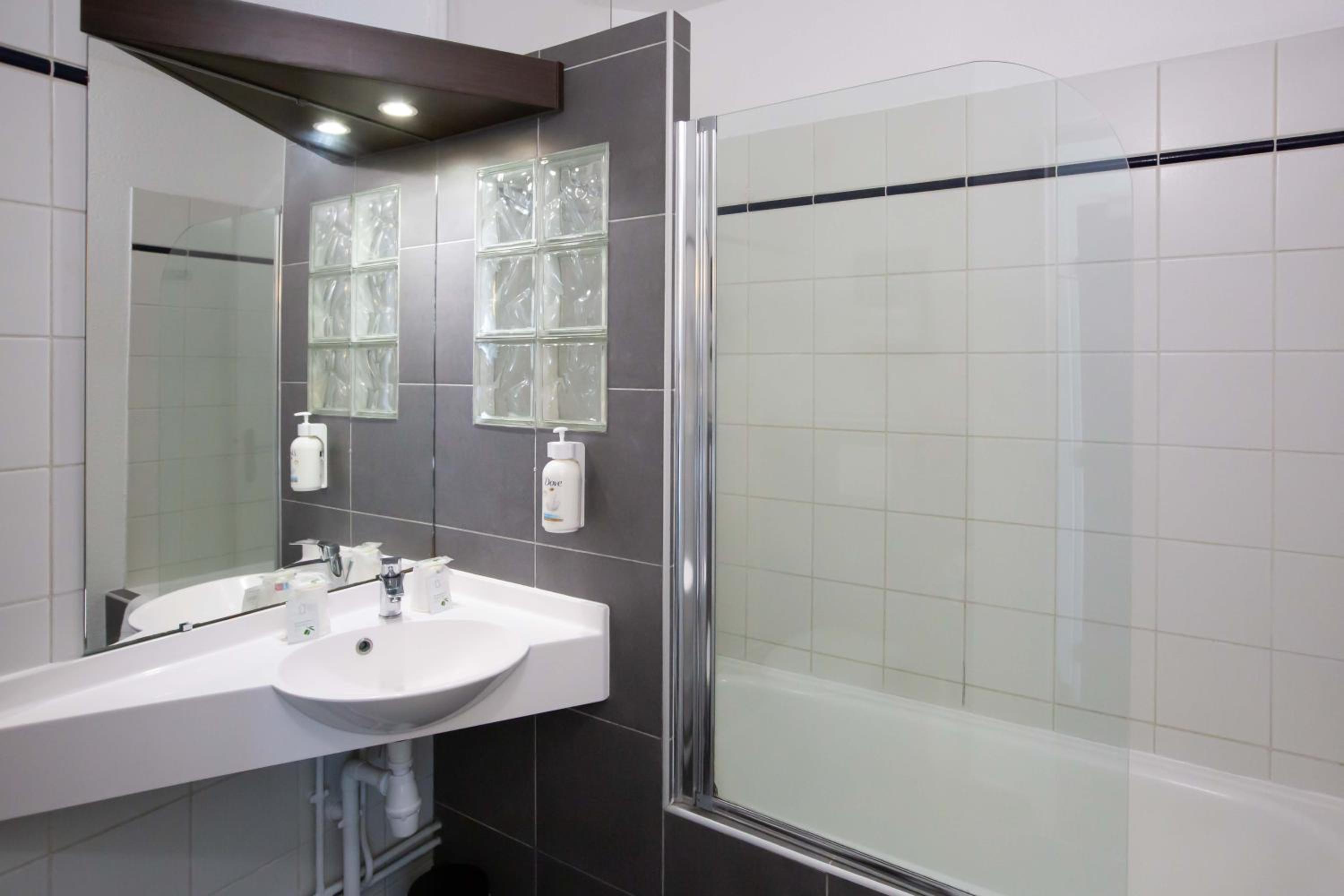 Standard Double Room - Photo 5
