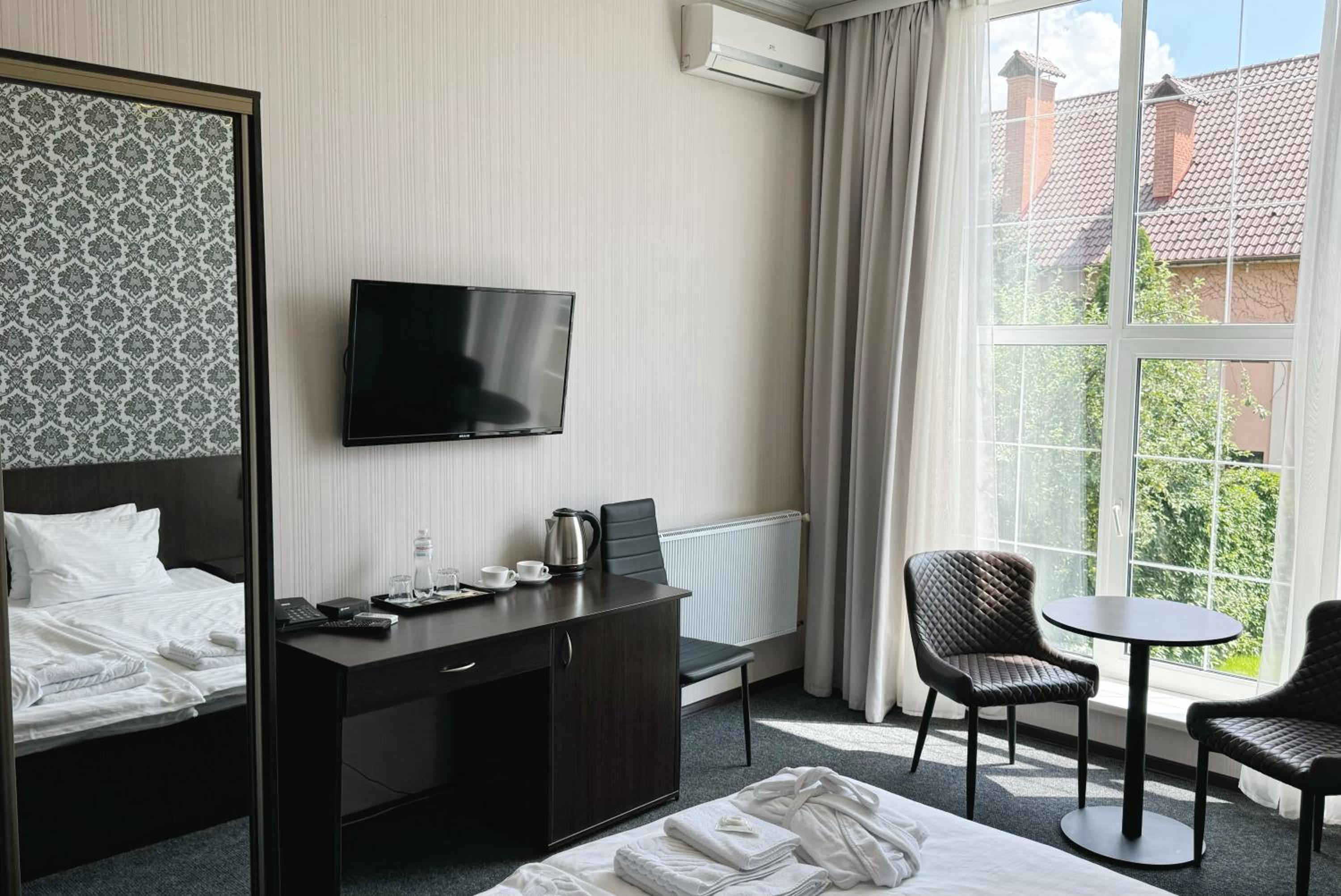 Deluxe King Room photo 2