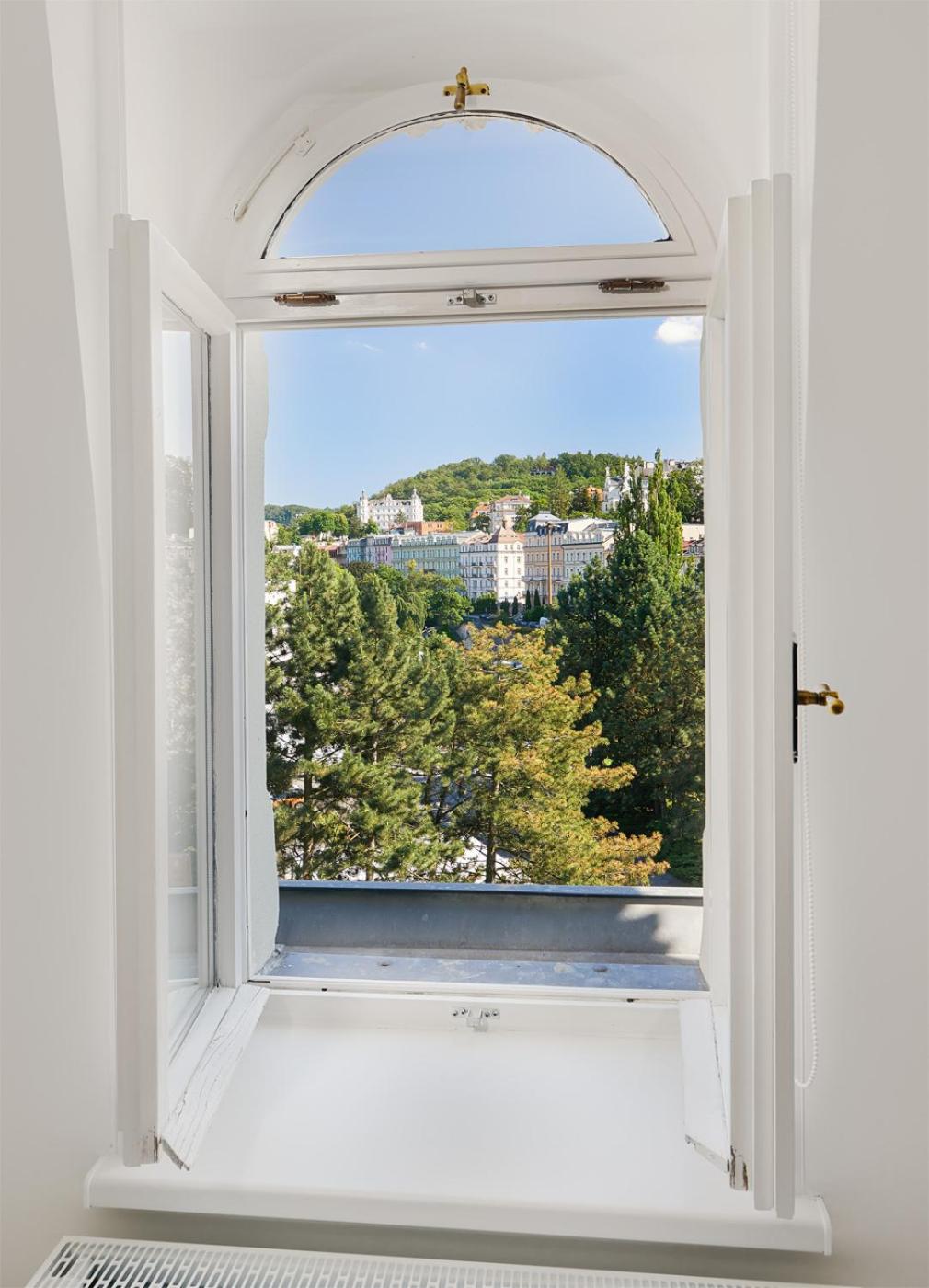 One-Bedroom Apartment - Photo 6