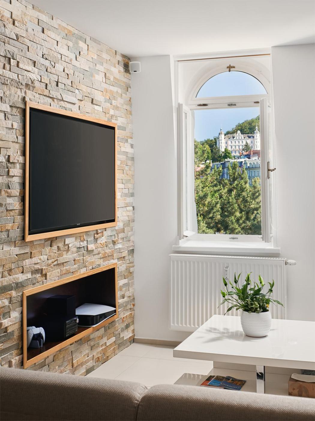 One-Bedroom Apartment - Photo 8