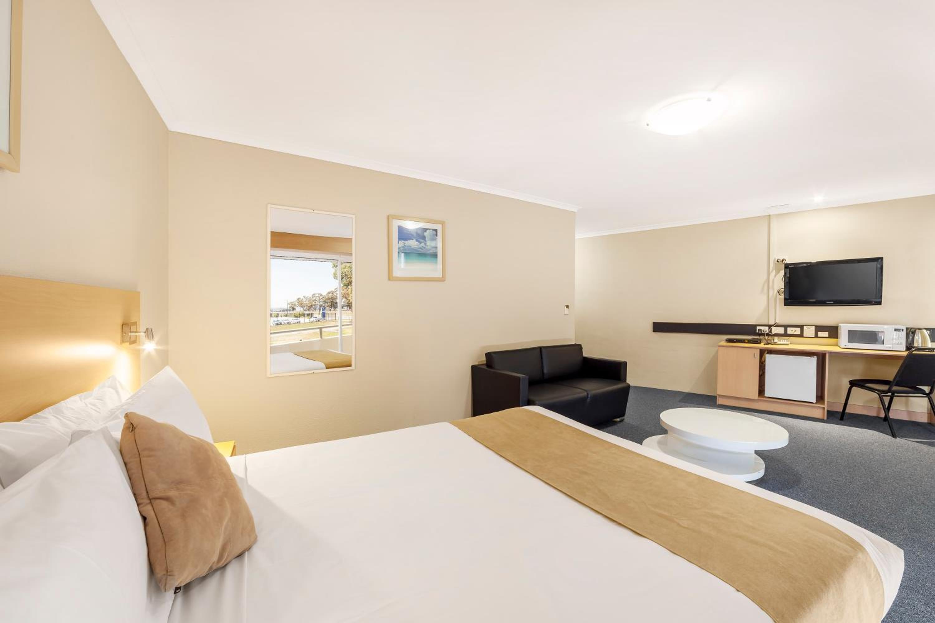Queen Room with Spa Bath photo 2