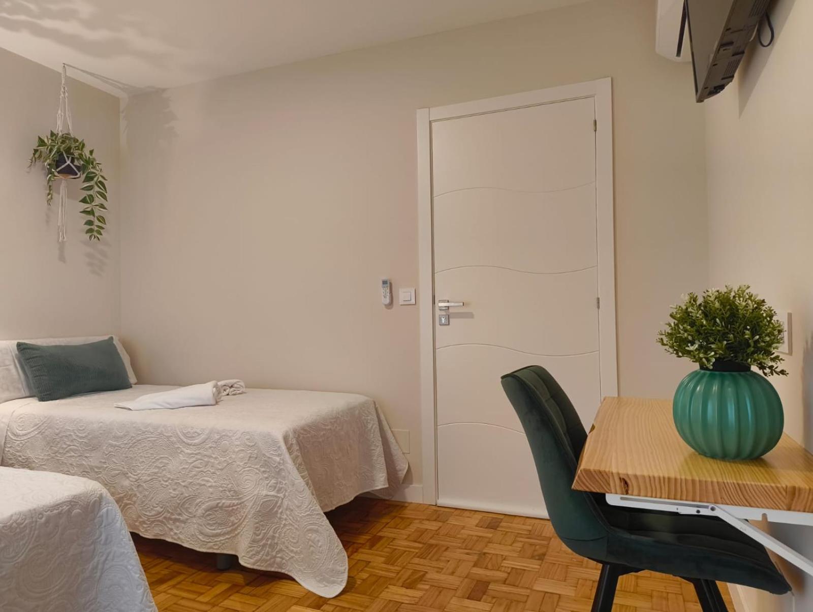 Twin Room With Shared Bathroom photo 2