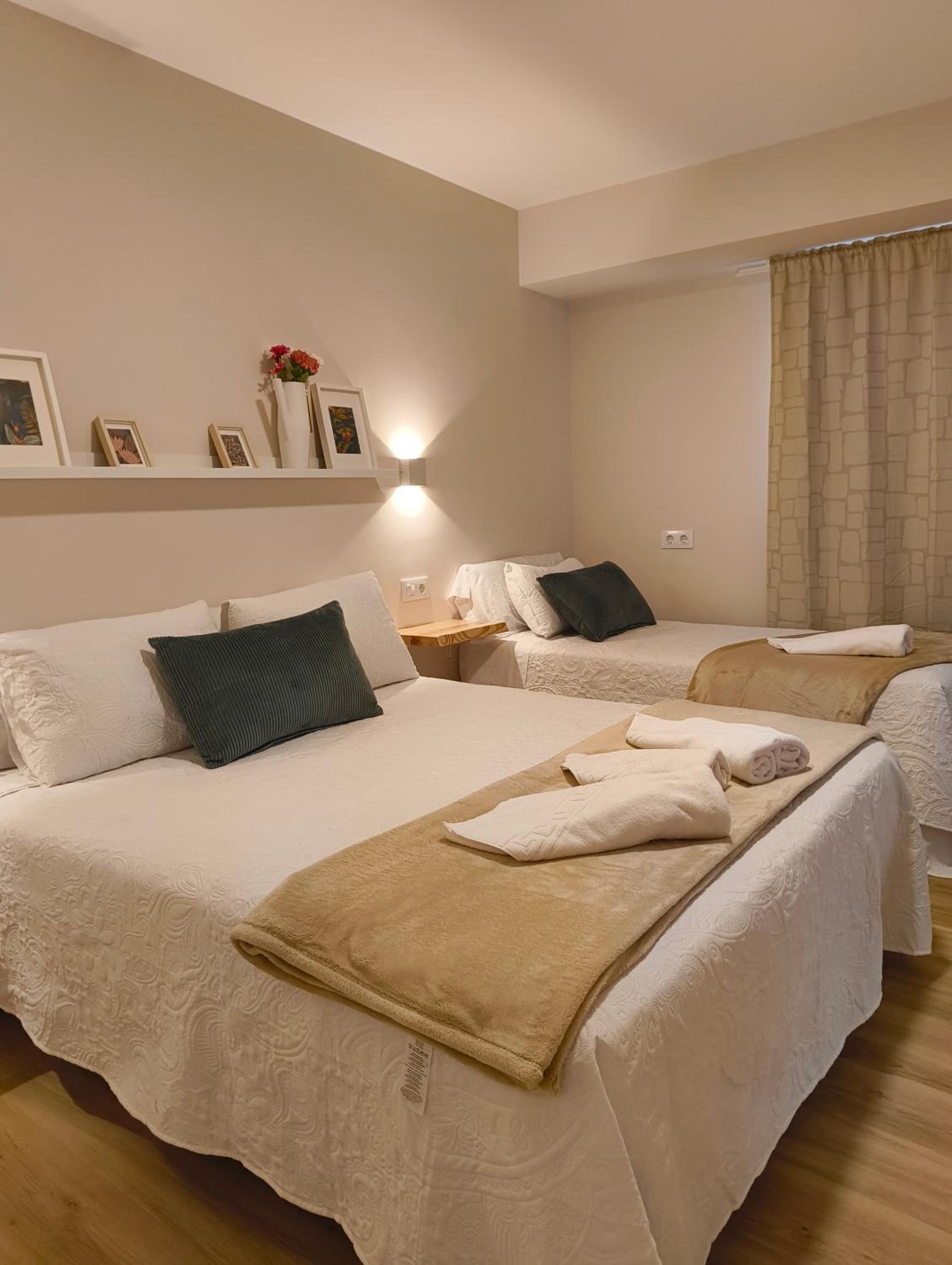 Habitación Triple con Baño Privado