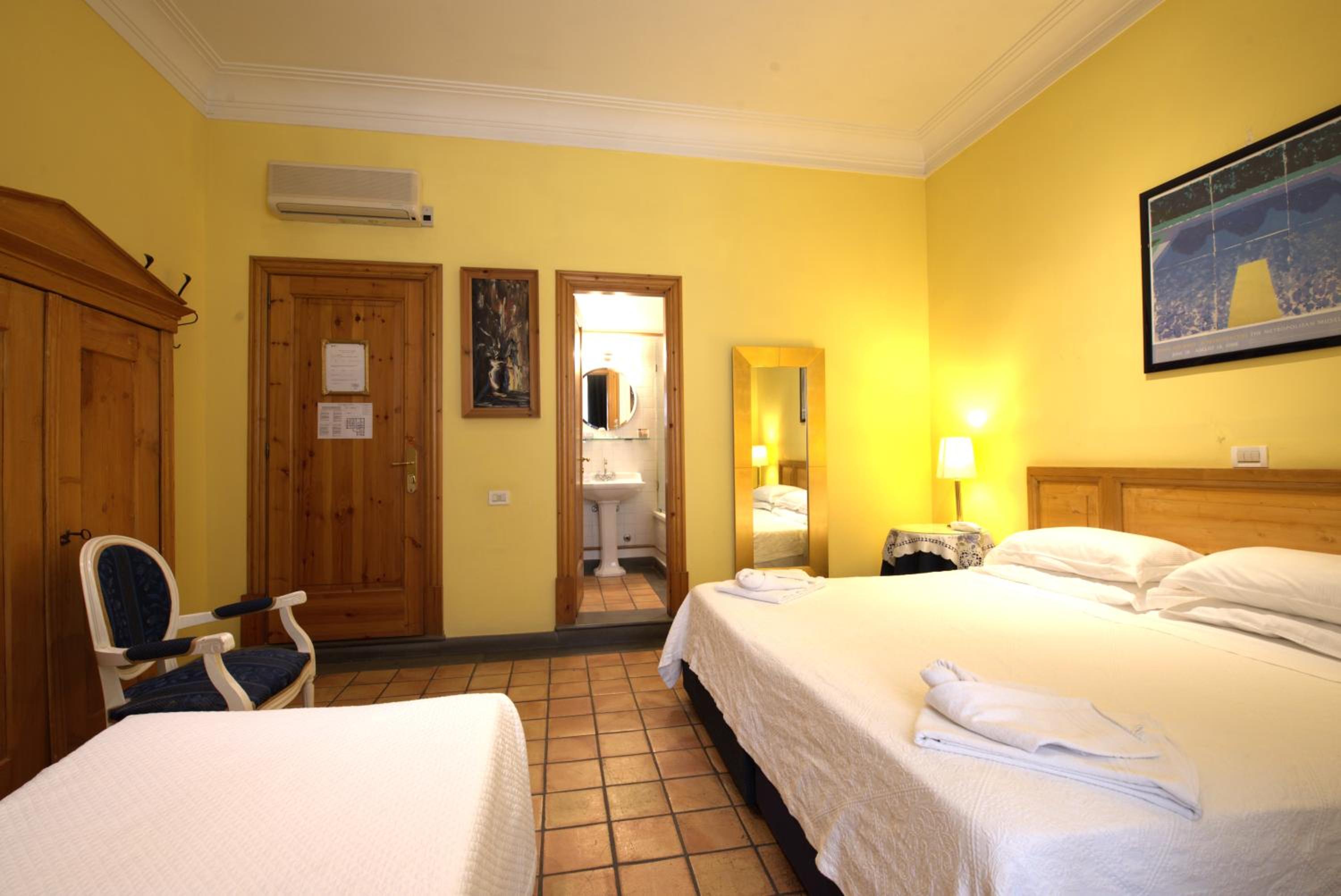 Double or Twin Room photo 3