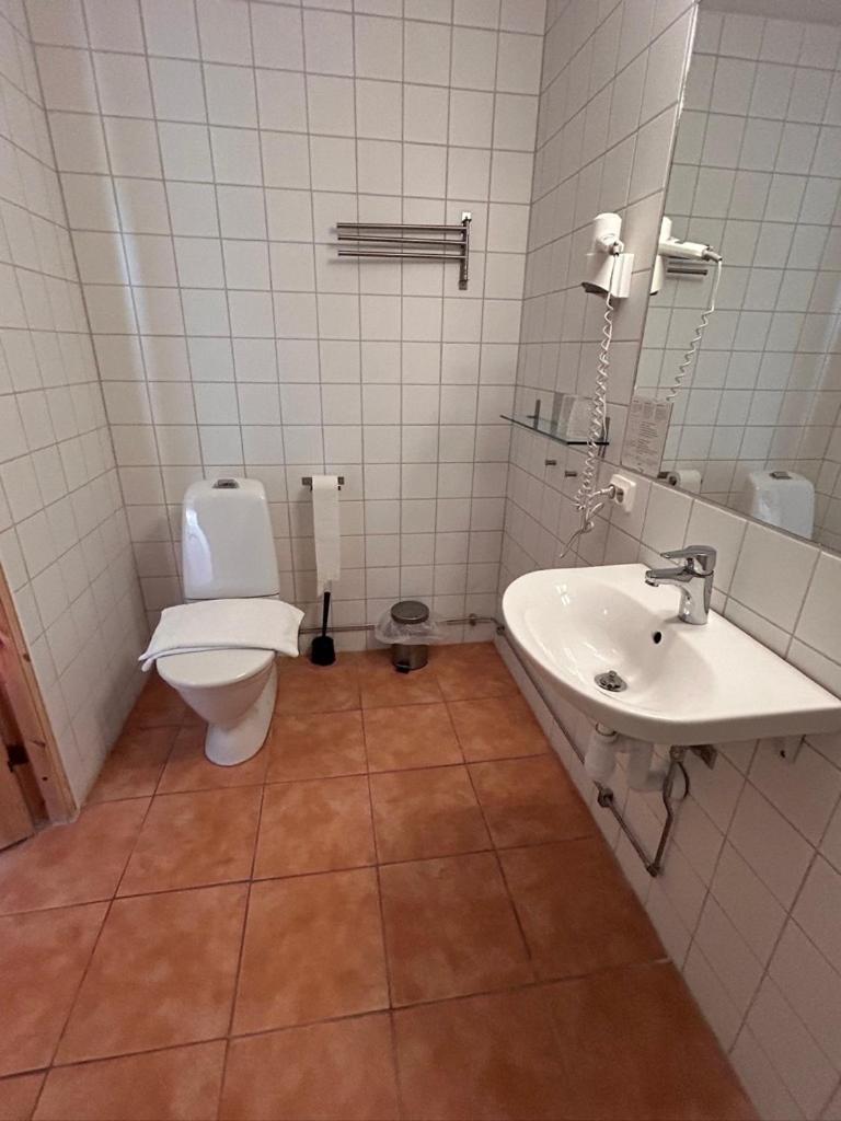 Double or Twin Room - Photo 26