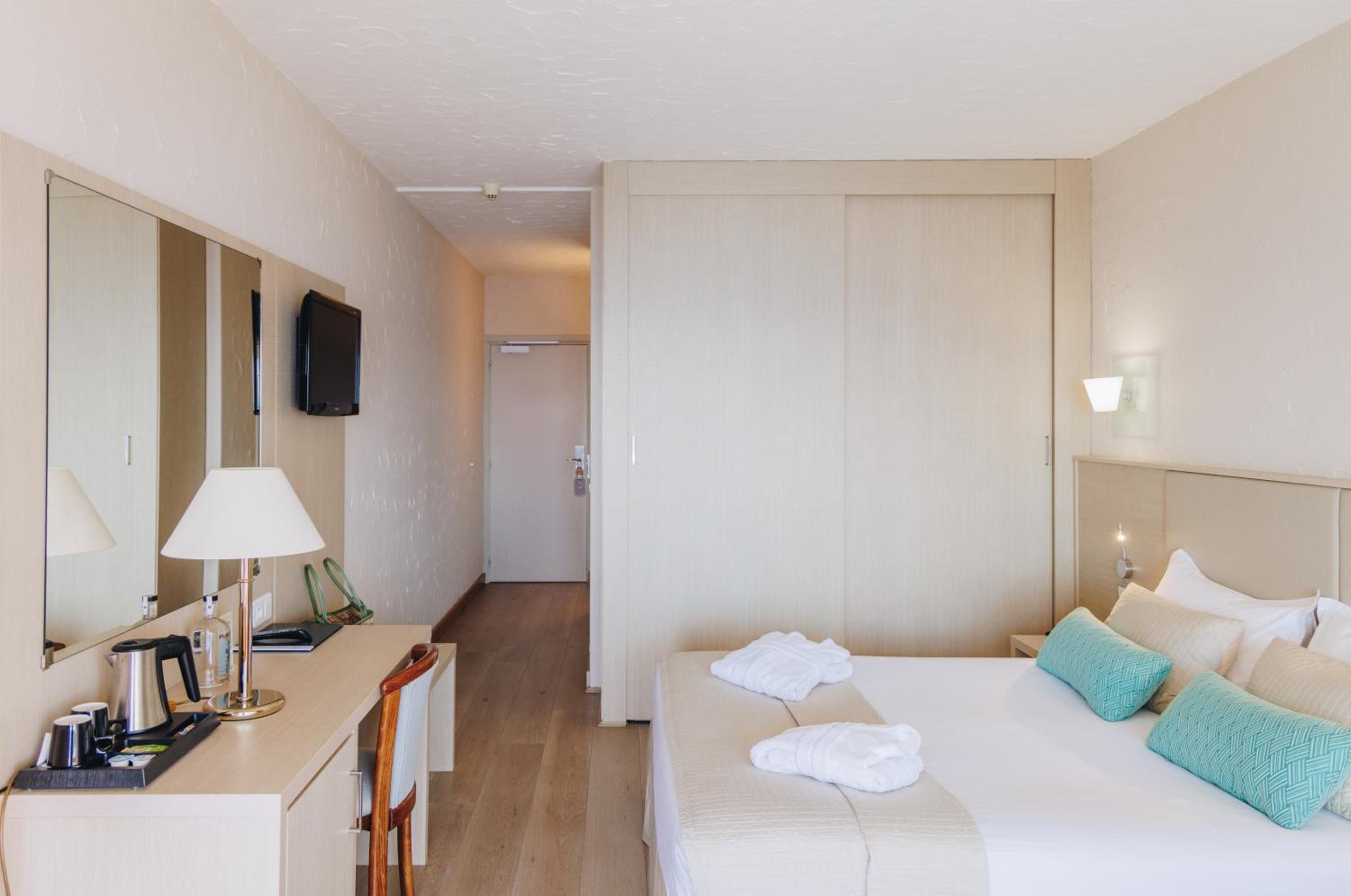 Superior Double Room with Sea View - Photo 1