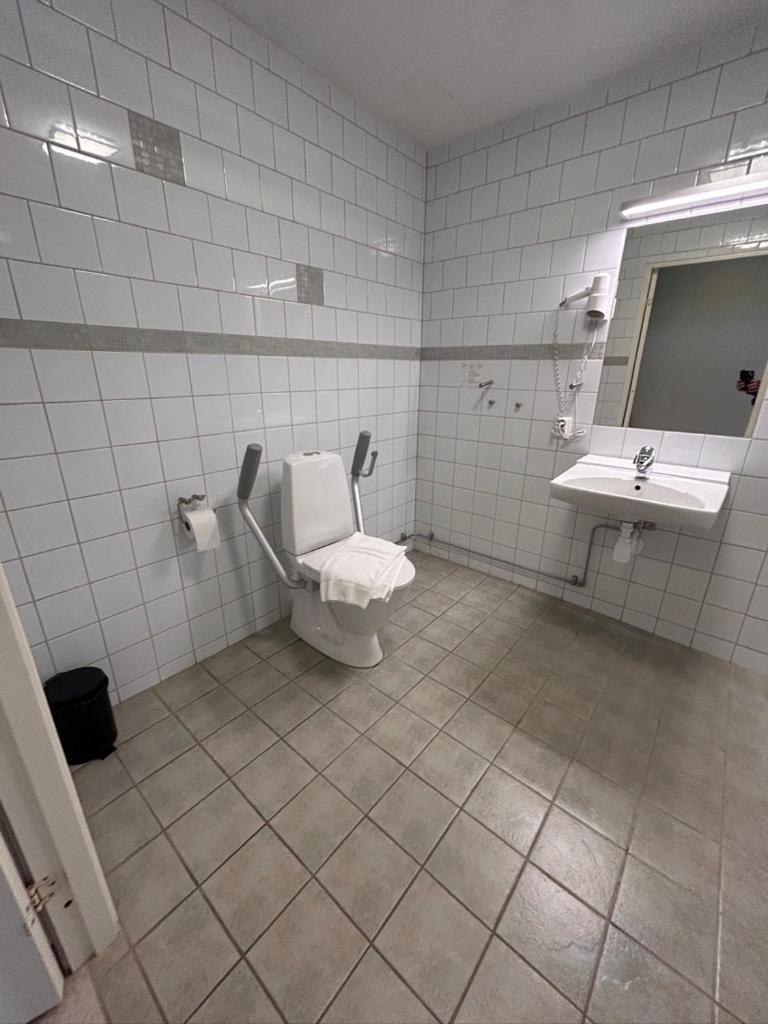 Double or Twin Room - Photo 2