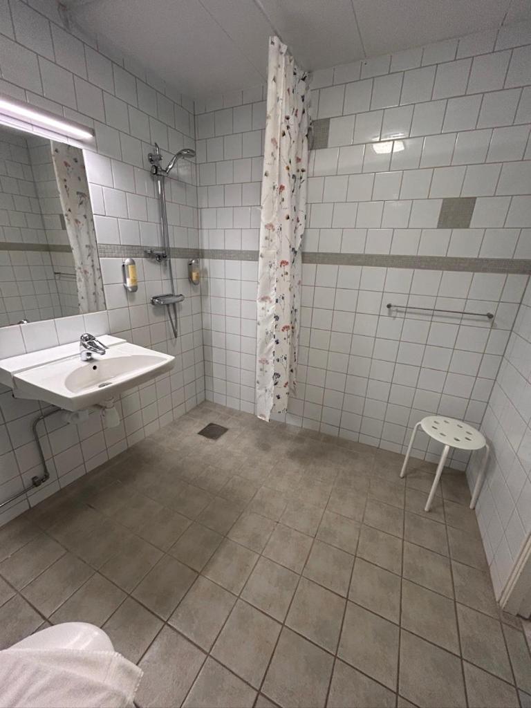 Double or Twin Room - Photo 4