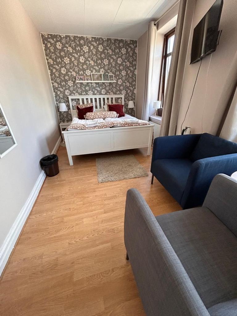 Double or Twin Room - Photo 9