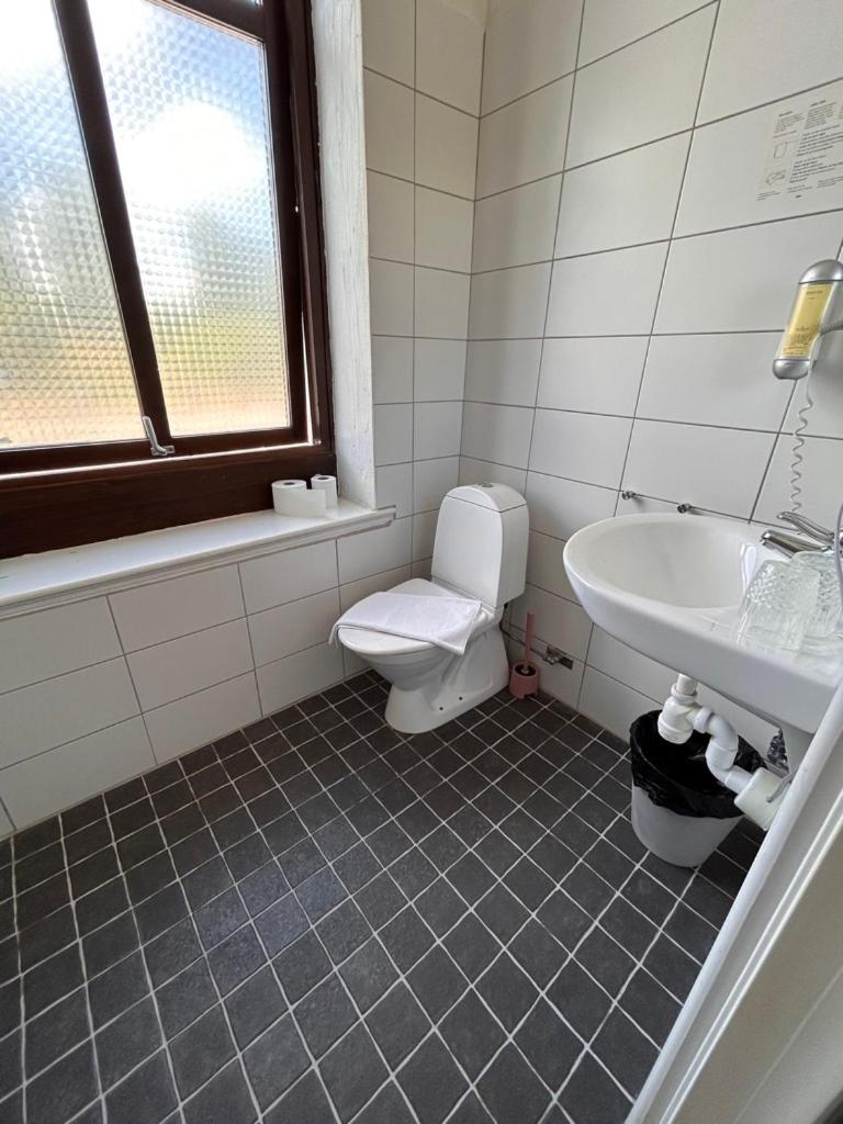 Double or Twin Room - Photo 13