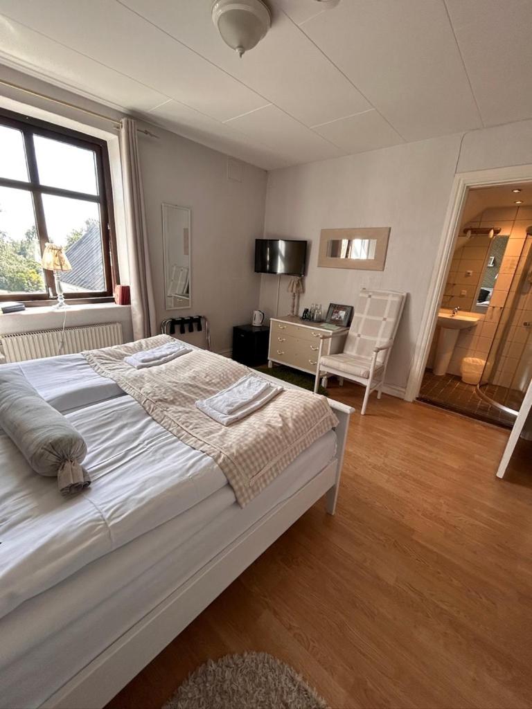 Double or Twin Room - Photo 34