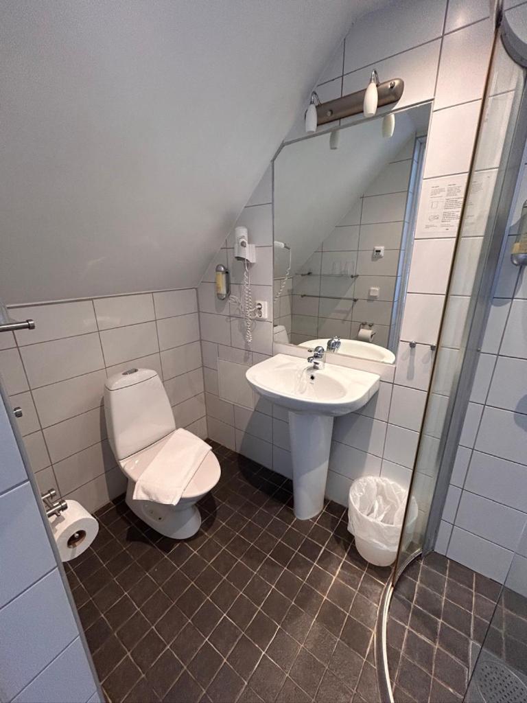 Double or Twin Room - Photo 24