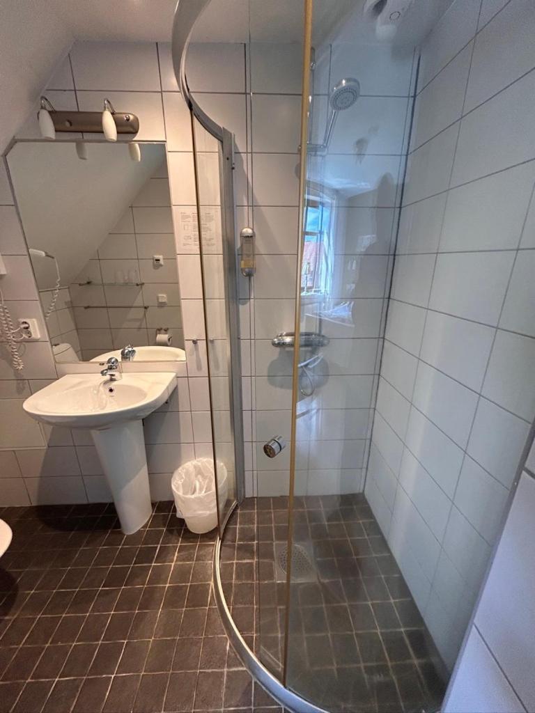 Double or Twin Room - Photo 23
