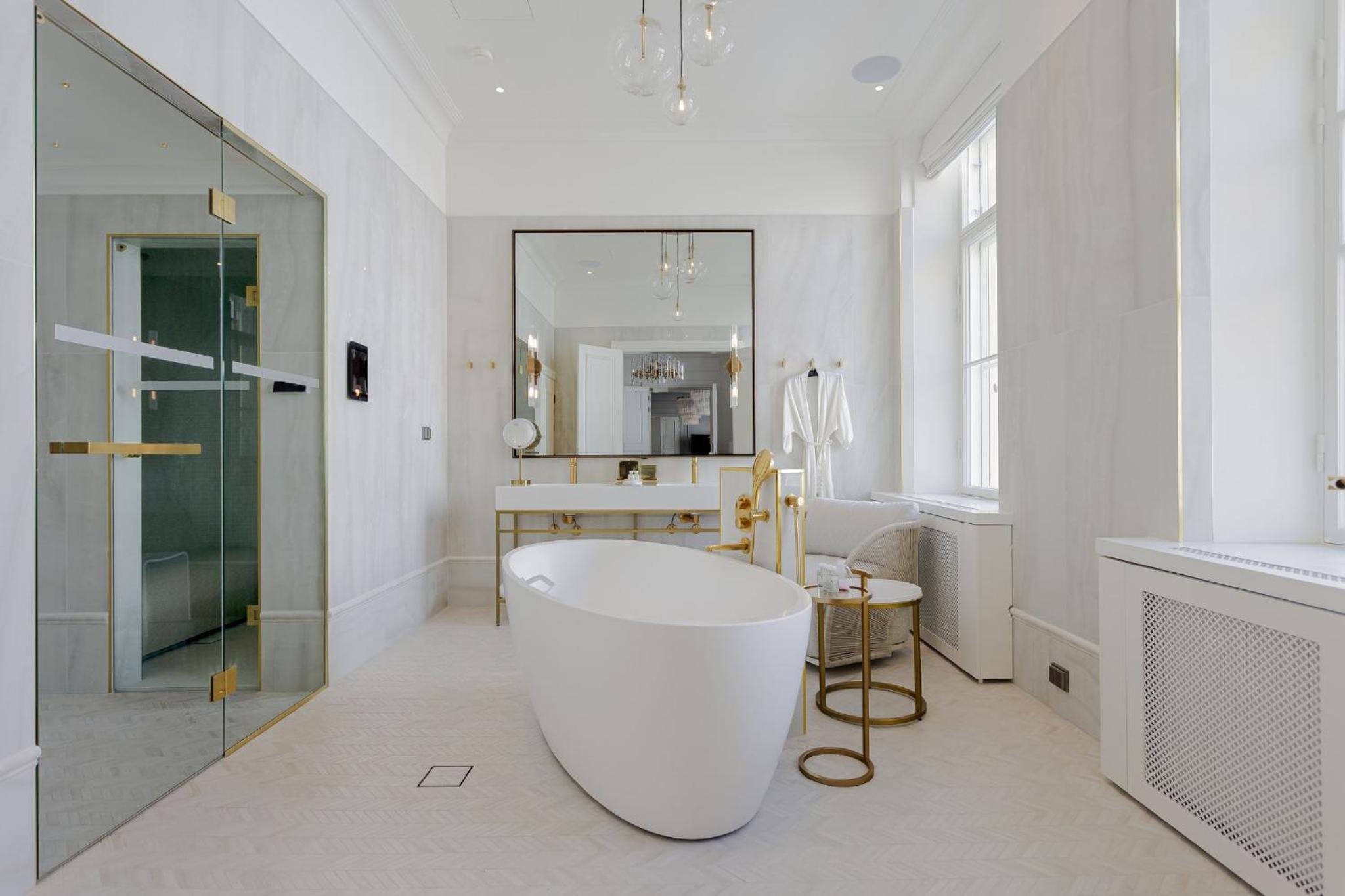 Premier King Room with Spa Facilities - Photo 2