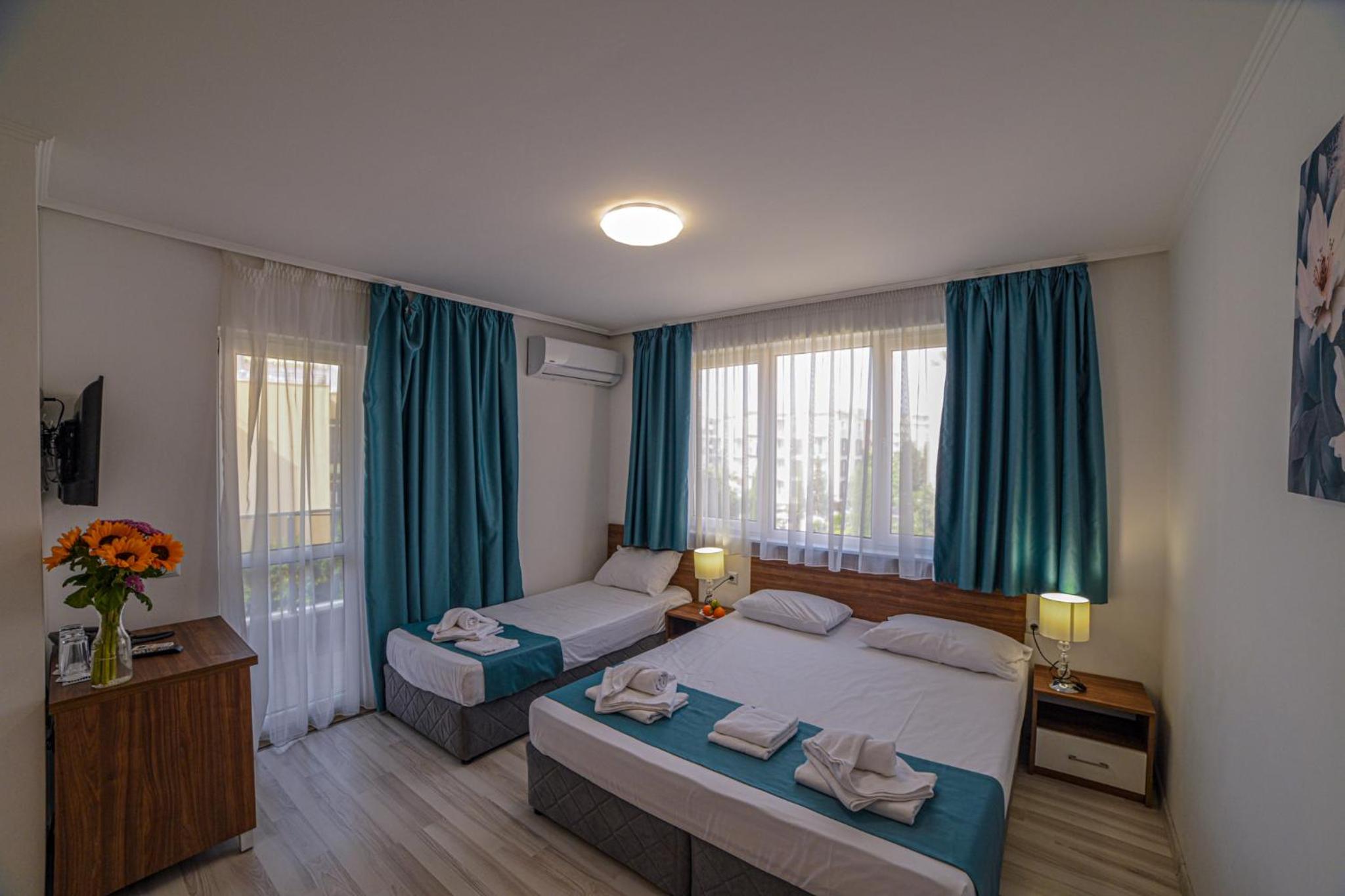 Triple Room with Balcony photo 1