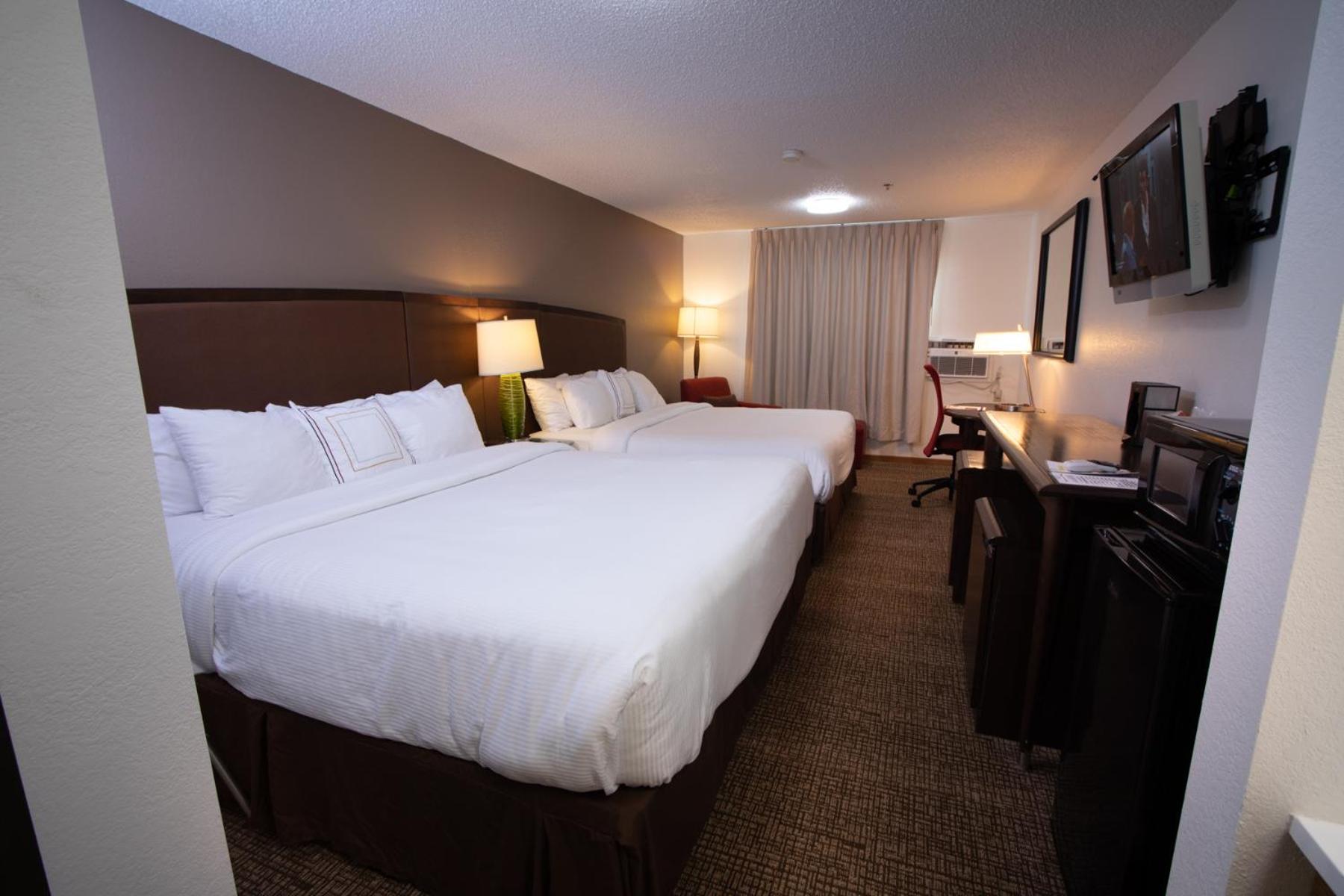 King Room with Two King Beds - Non-Smoking - Photo 4