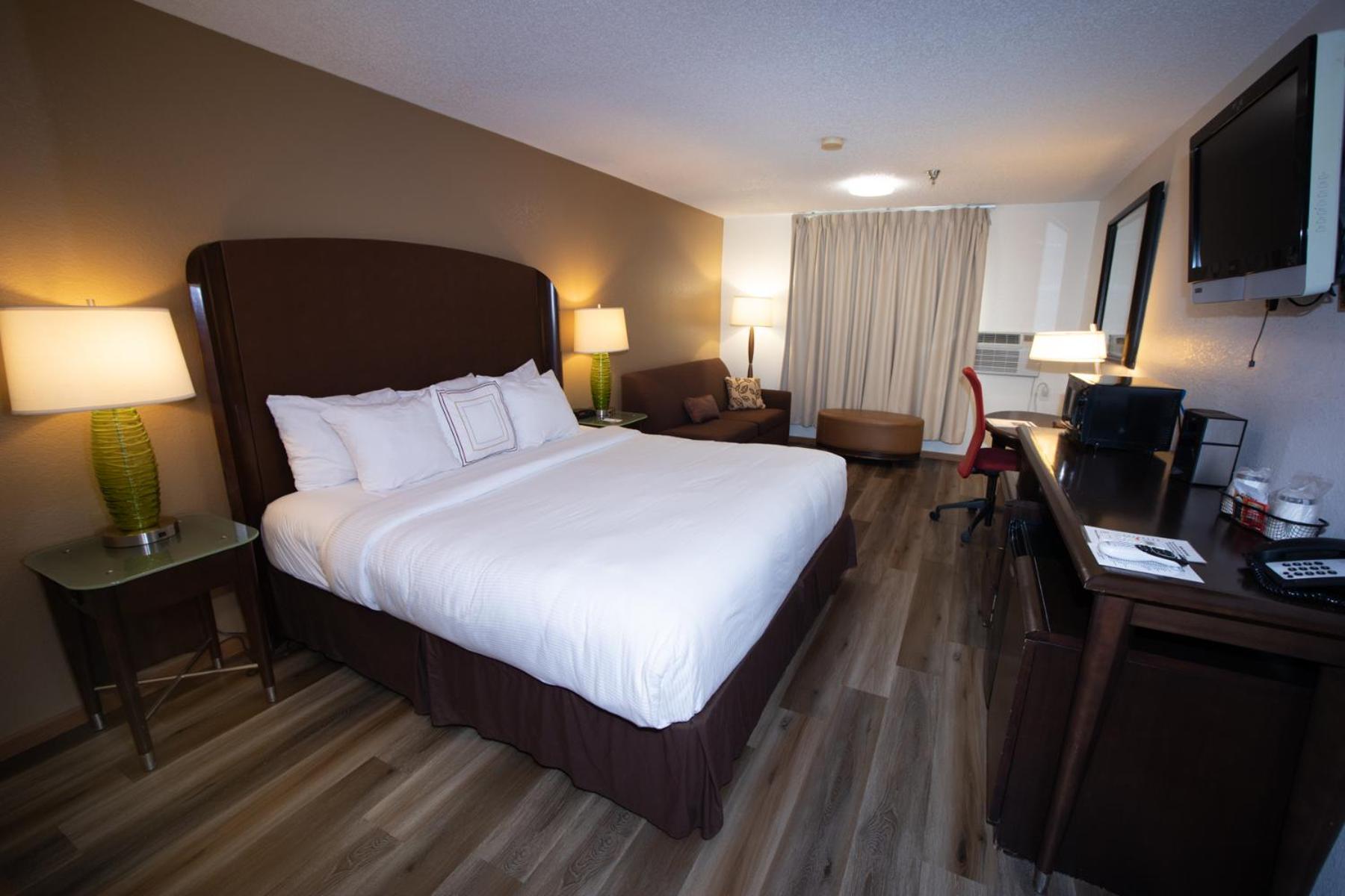 Standard King Room - Photo 4