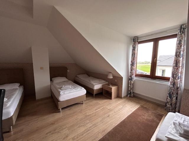 Twin Room with Extra Bed - Photo 4