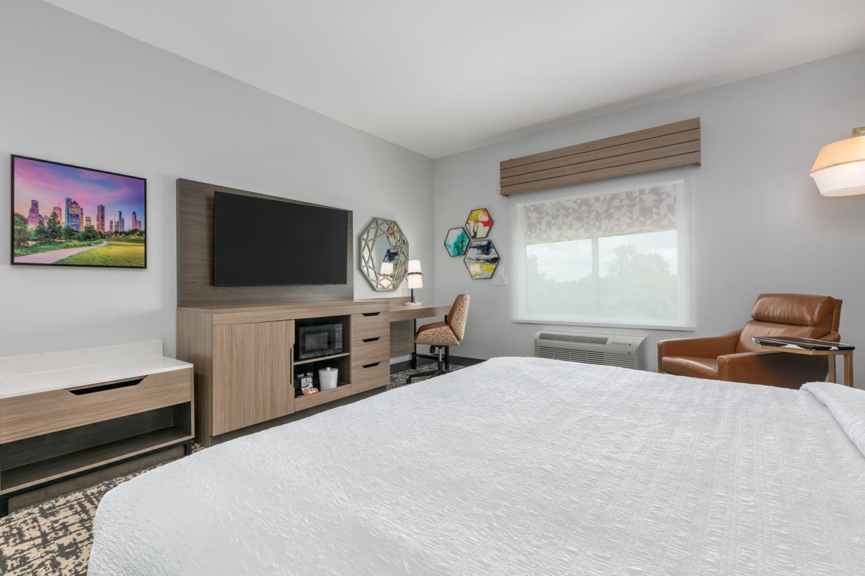 King Room with Sofa Bed - Non-Smoking - Photo 5
