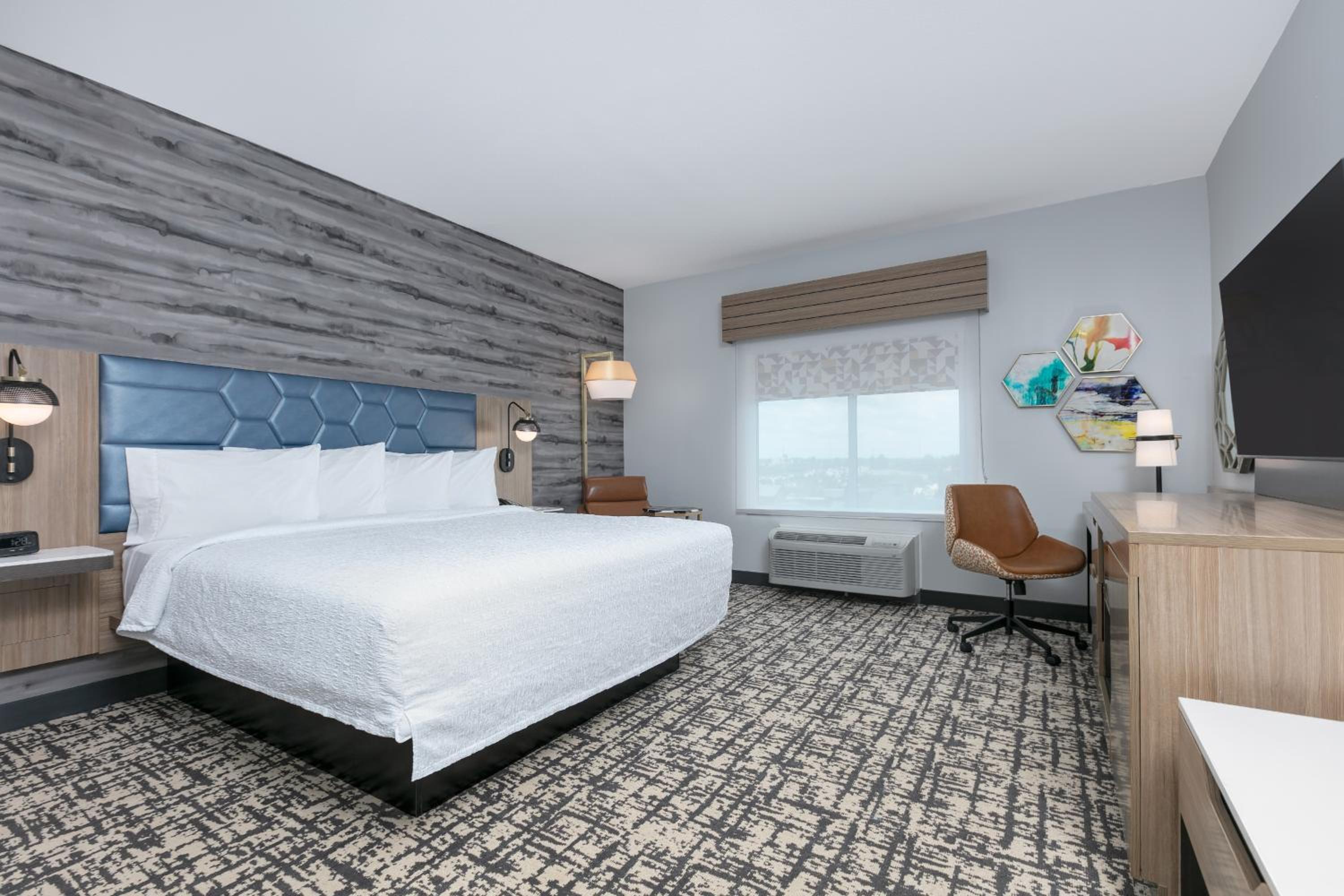 King Room with Sofa Bed - Non-Smoking - Photo 2