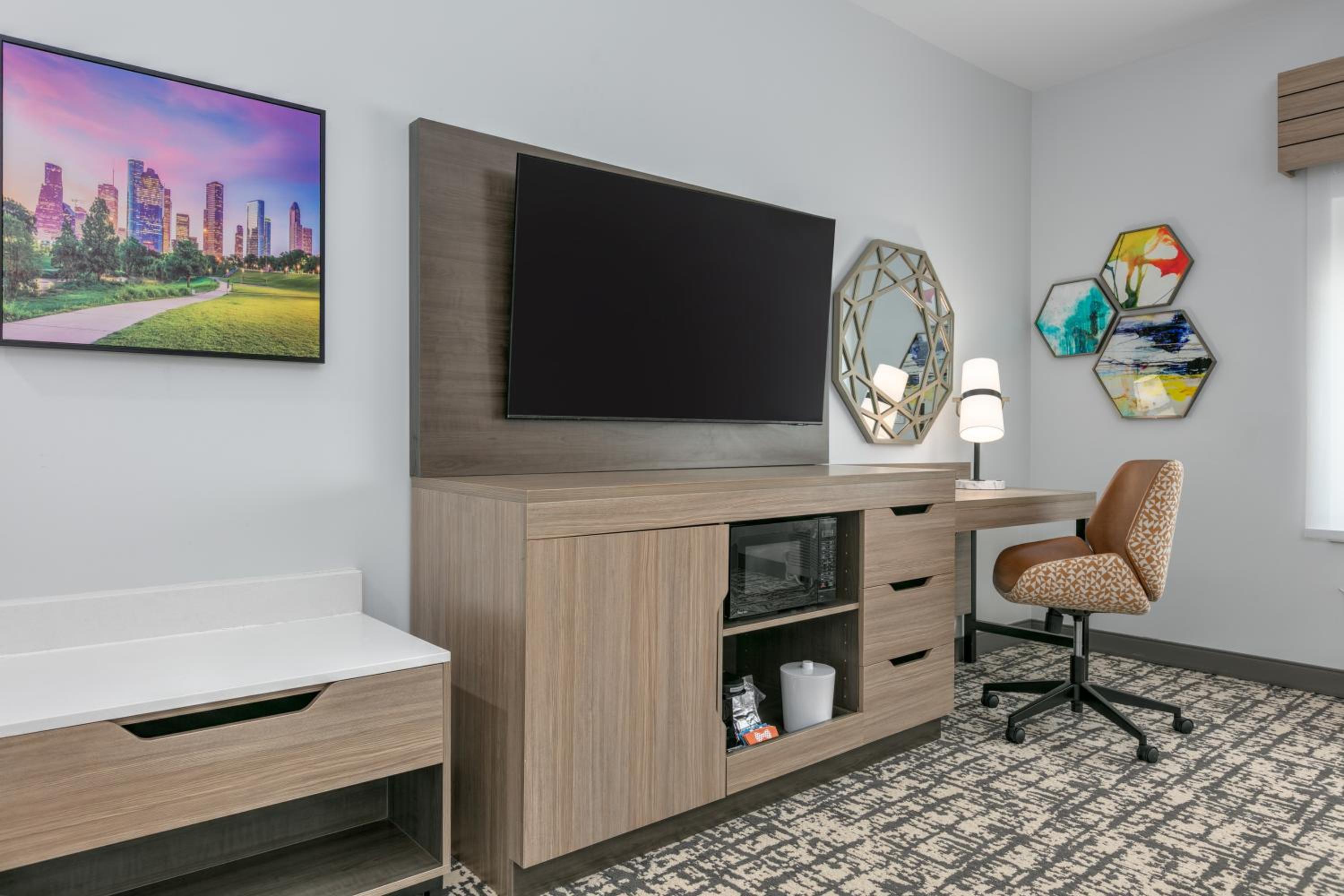 King Room with Roll-In Shower - Mobility/Hearing Accessible - Photo 2