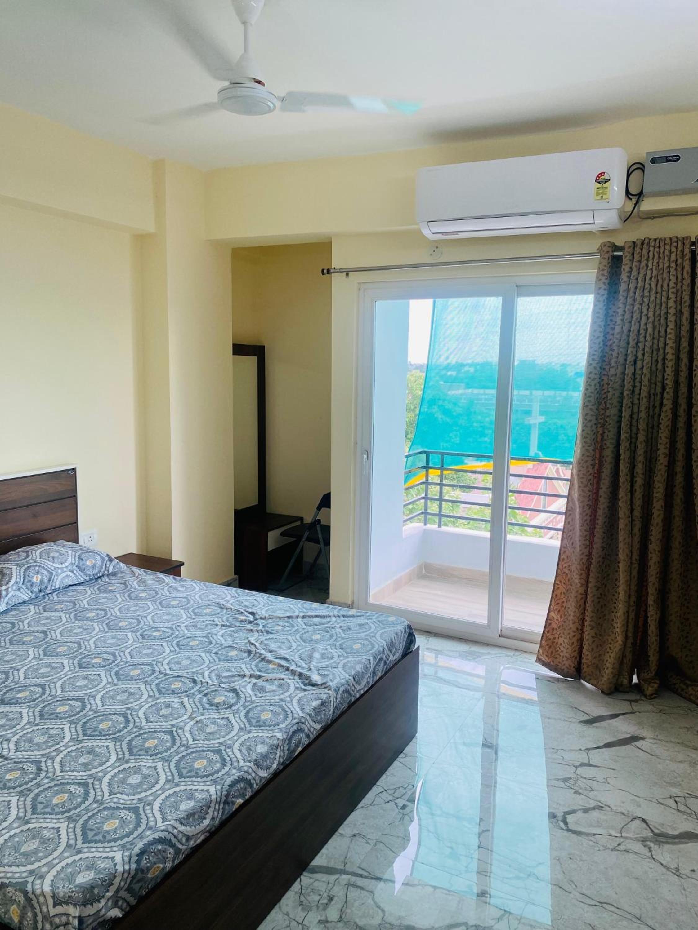Three-Bedroom Premium Apartment with Balcony photo 1