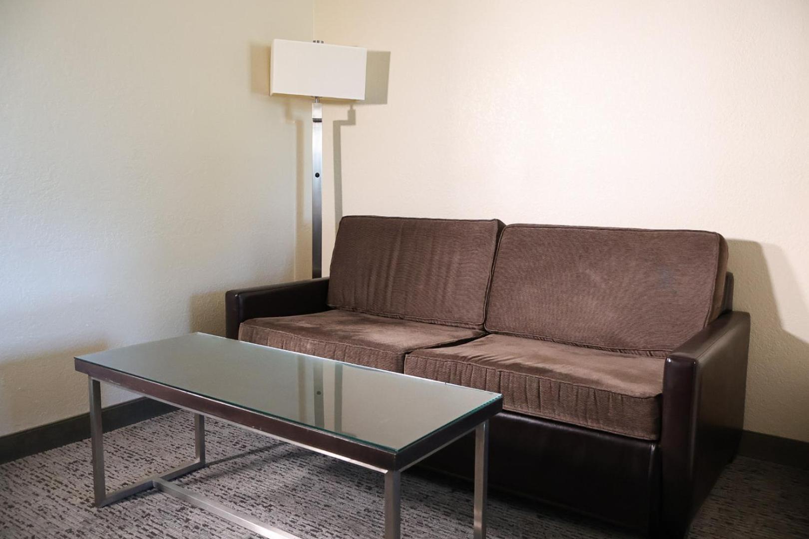 Junior Suite with King Bed - Photo 4
