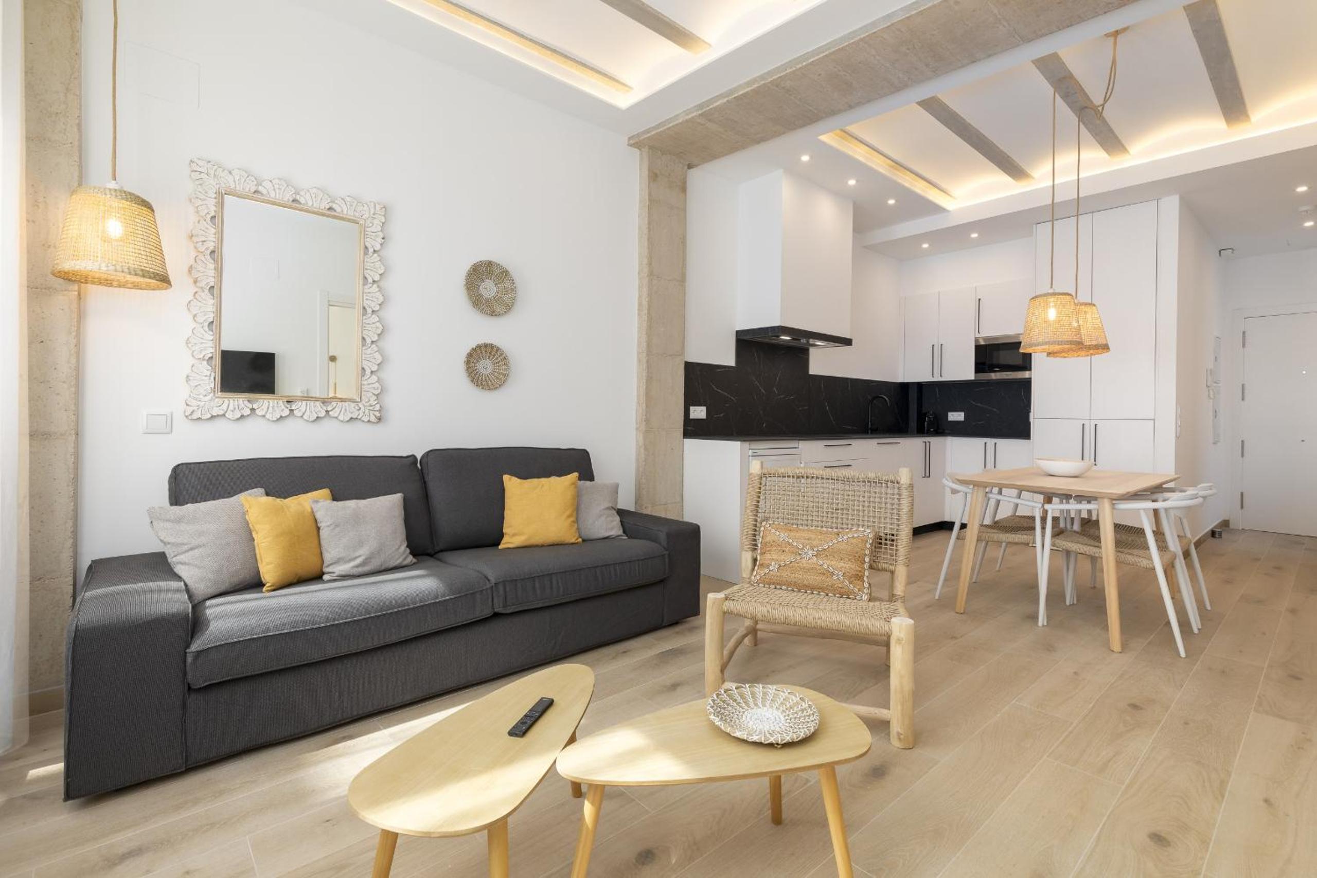 Apartamento de dos habitaciones con balcón