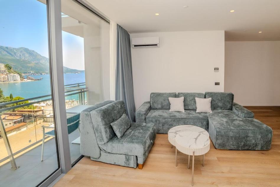 One-Bedroom Apartment with View photo 3