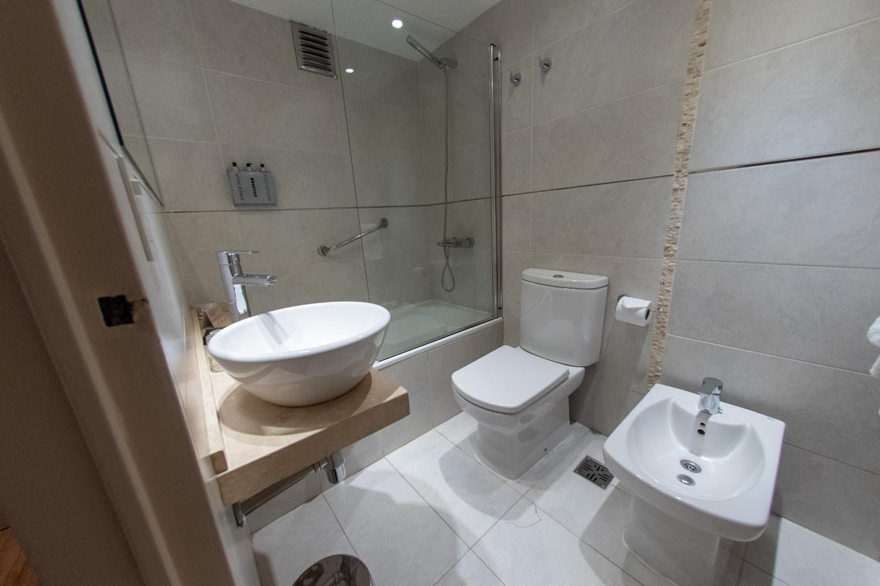 Standard Double Room thumbnail 5