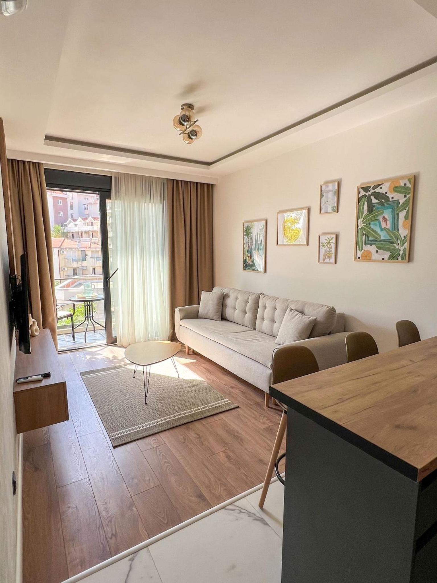 One-Bedroom Apartment photo 1