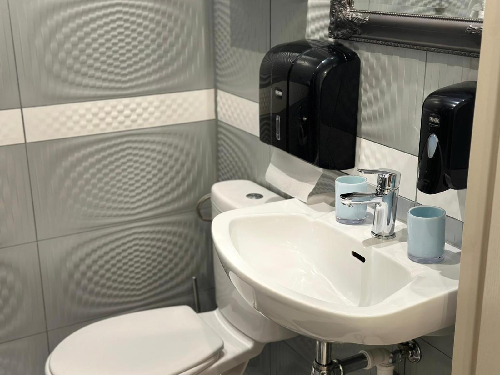 Double Room with Private Bathroom photo 2